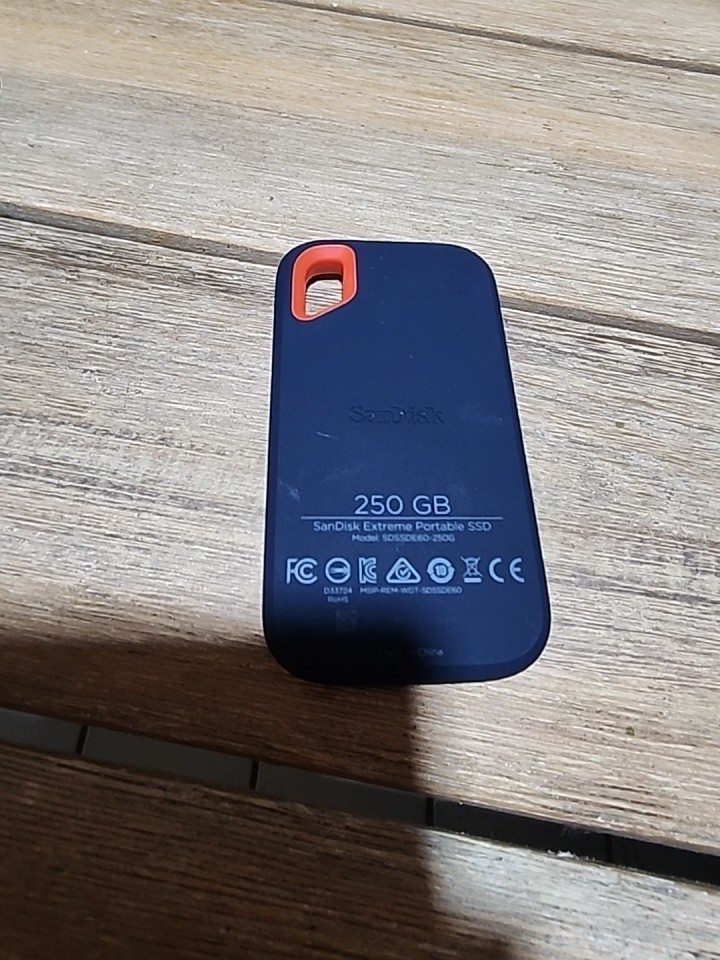 SanDisk SDSSDE60-250G-G25 Extreme Portable 250 GB SSD