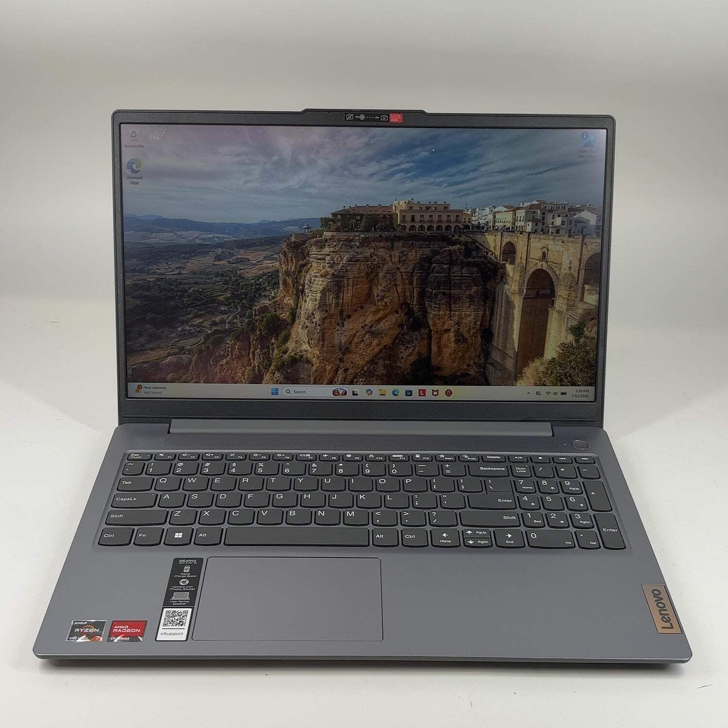 Lenovo IdeaPad Slim 3 15ABR8 15.6″ Ryzen 7 5825U 2.0GHz 16GB RAM 512GB SSD