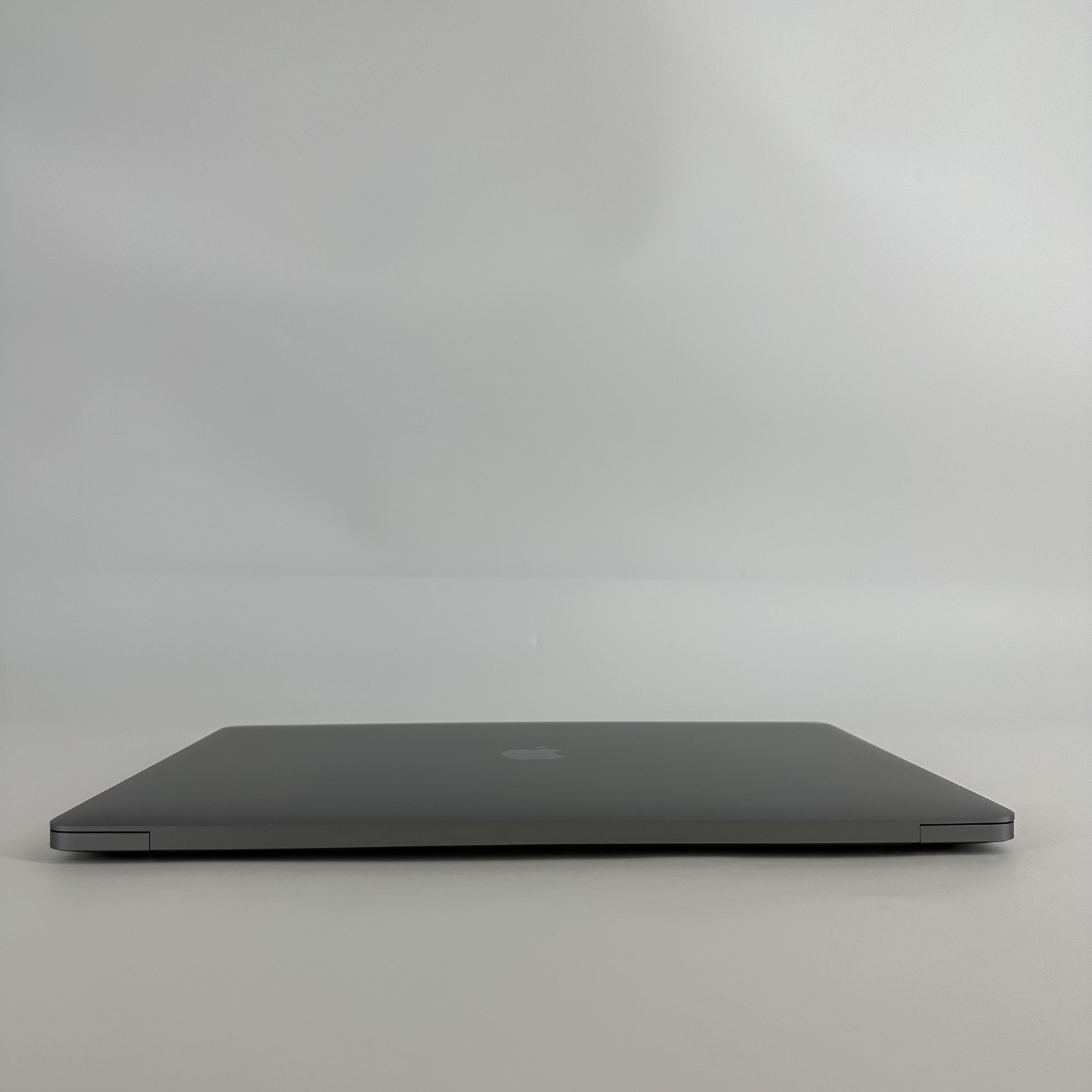 MacBook Pro 16 Touch Bar Space Gray 2019 2.4 GHz i9 32GB 1TB Radeon Pro 5500M
