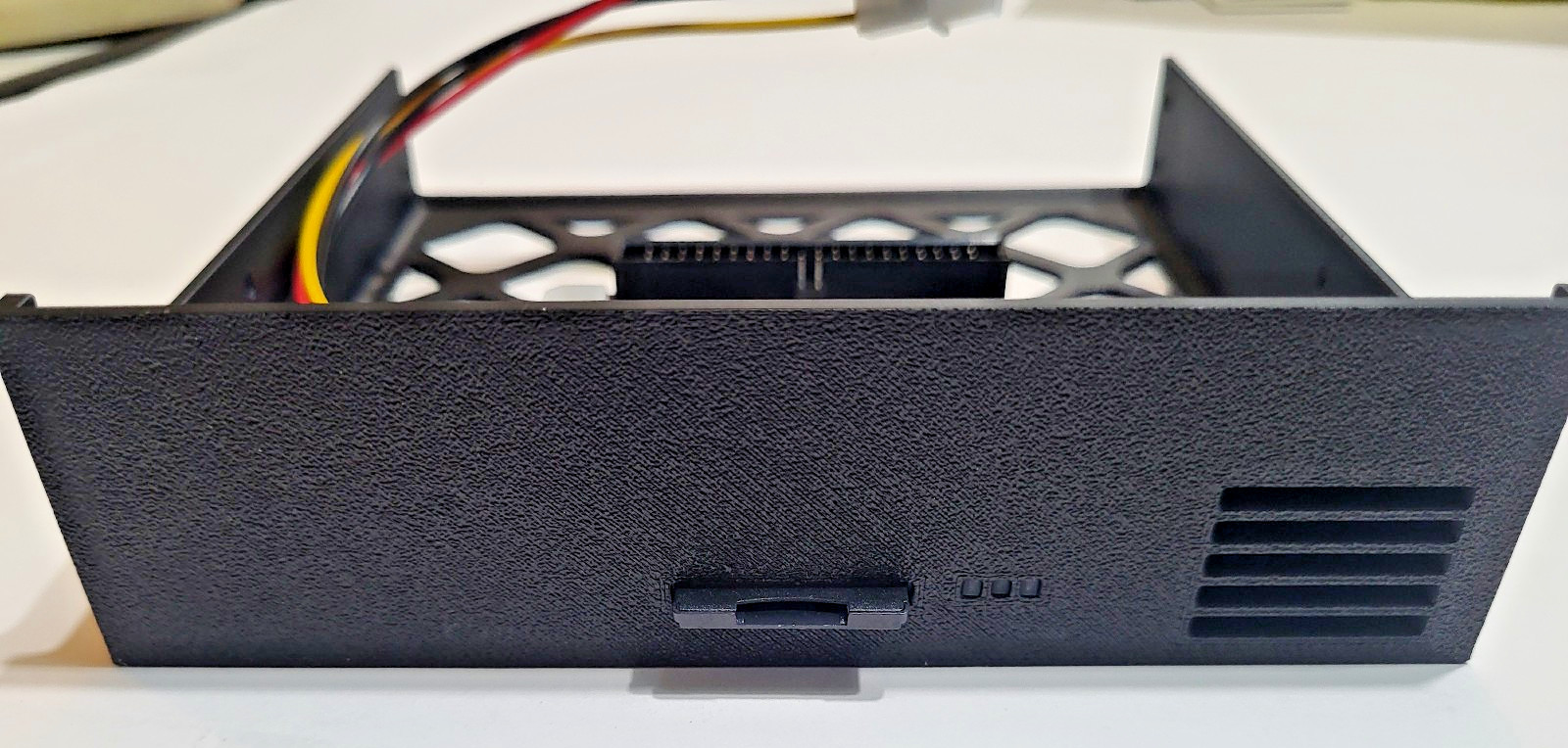 5.25″ bay SD card to IDE adapter with adapter, Molex connector, and storage