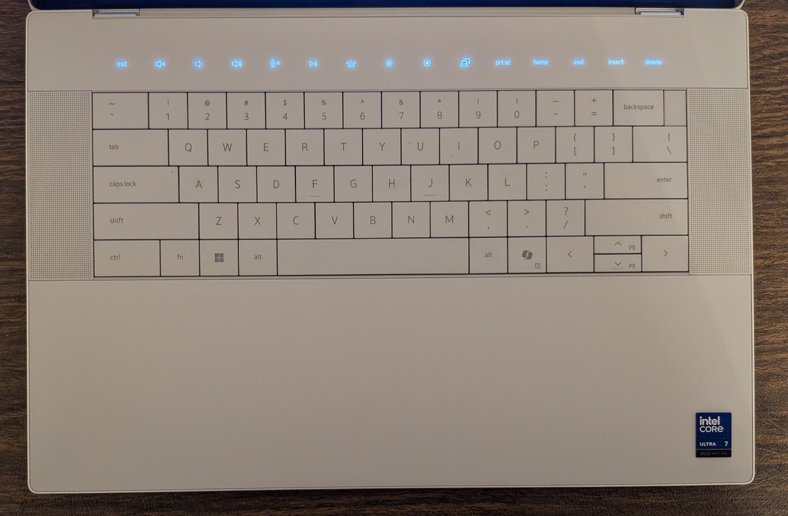 Dell XPS/Premium 16 4K OLED Touch (Core Ultra 7 255H, 32GB/1TB, RTX 5050) Silver