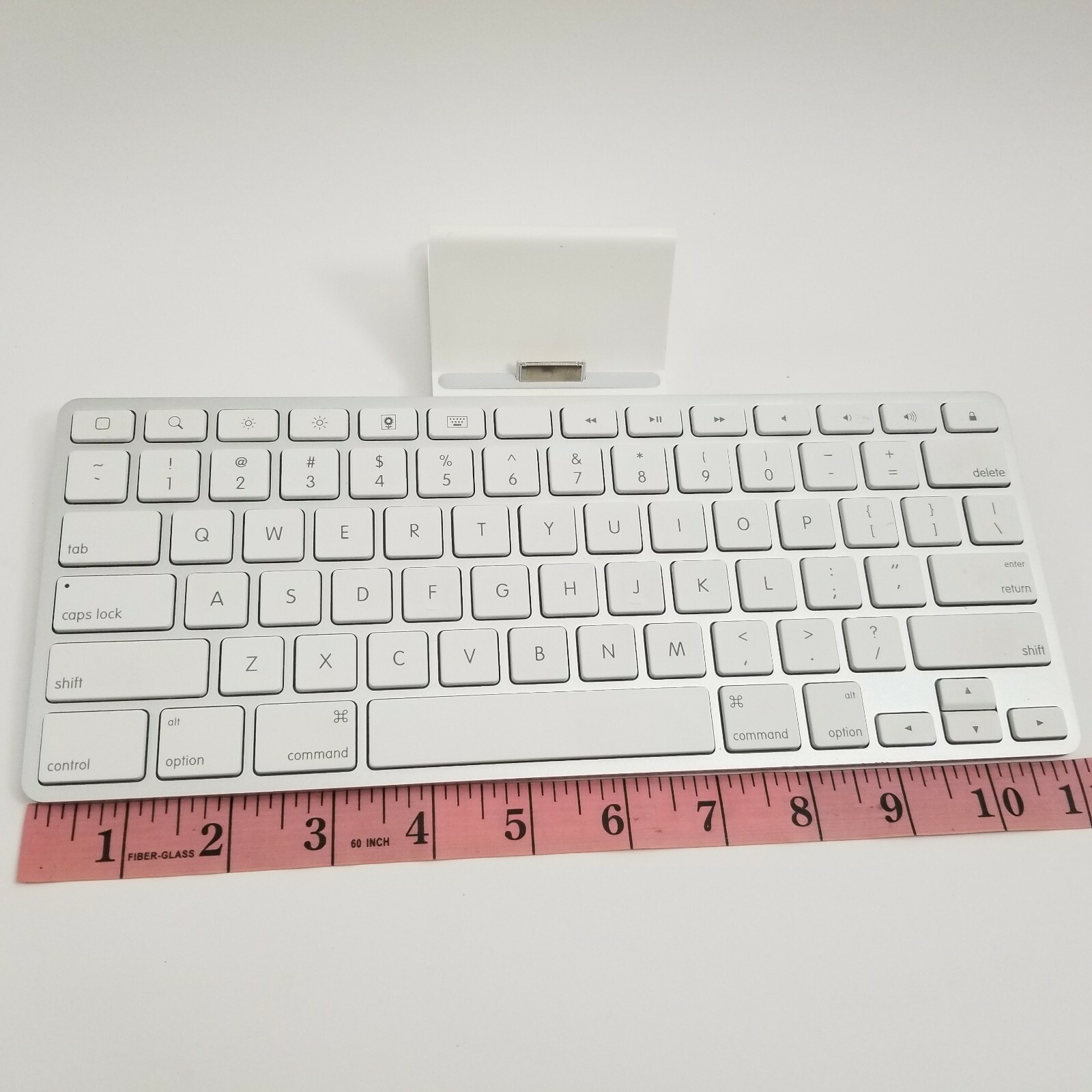 Apple A1359 Keyboard Dock Stand For iPad, iPod & iPhone