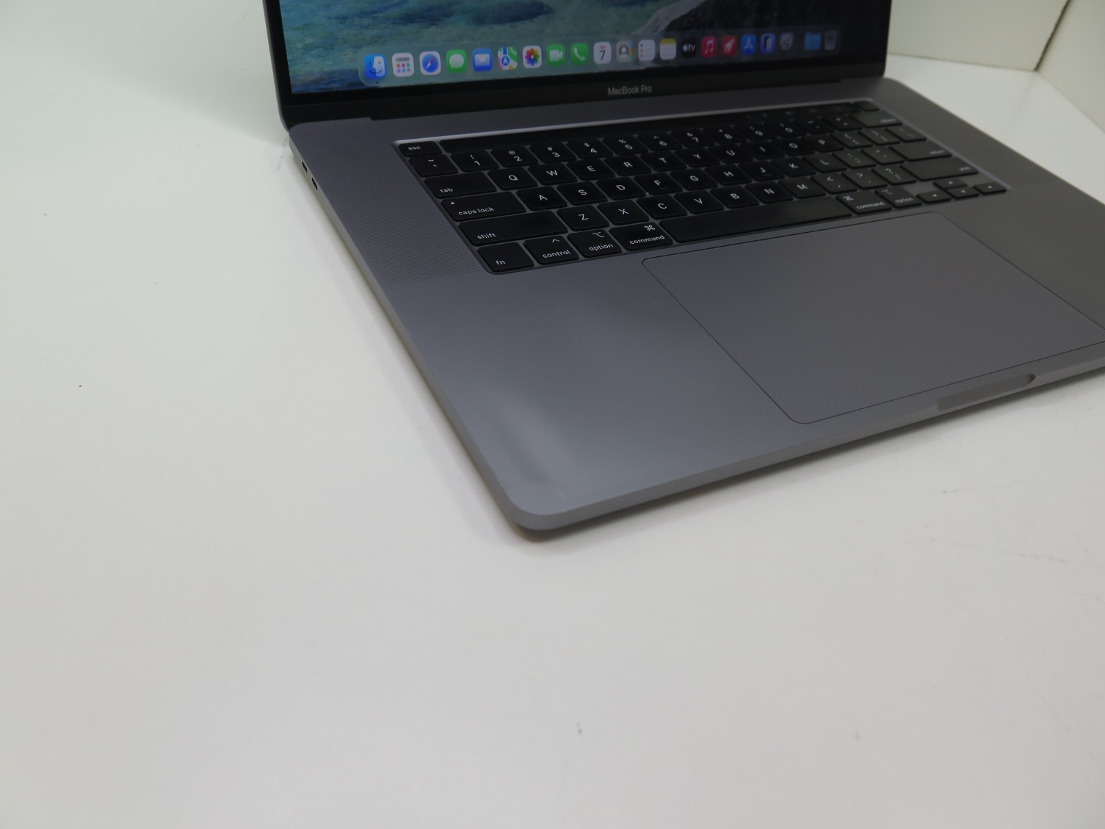 APPLE MACBOOK PRO 16″ GRAY 2019 8CORE I9 2.4GHZ 32GB 1TB FLASH AMD RADEON 5500M