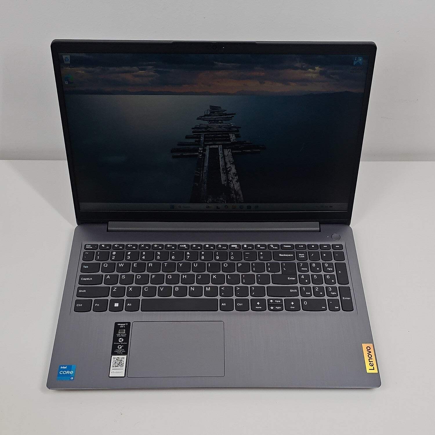 Lenovo IdeaPad 3 82H8 15.6″ i3-1115G4 3.0GHz 12GB RAM 256GB SSD