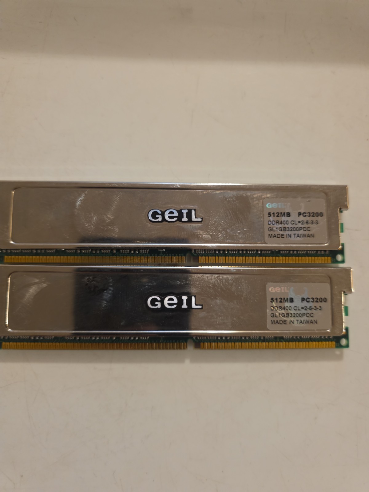 GeIL 1GB (2x512MB) DDR400 PC3200 CL2 DDR1 Desktop RAM GL1GB3200PDC