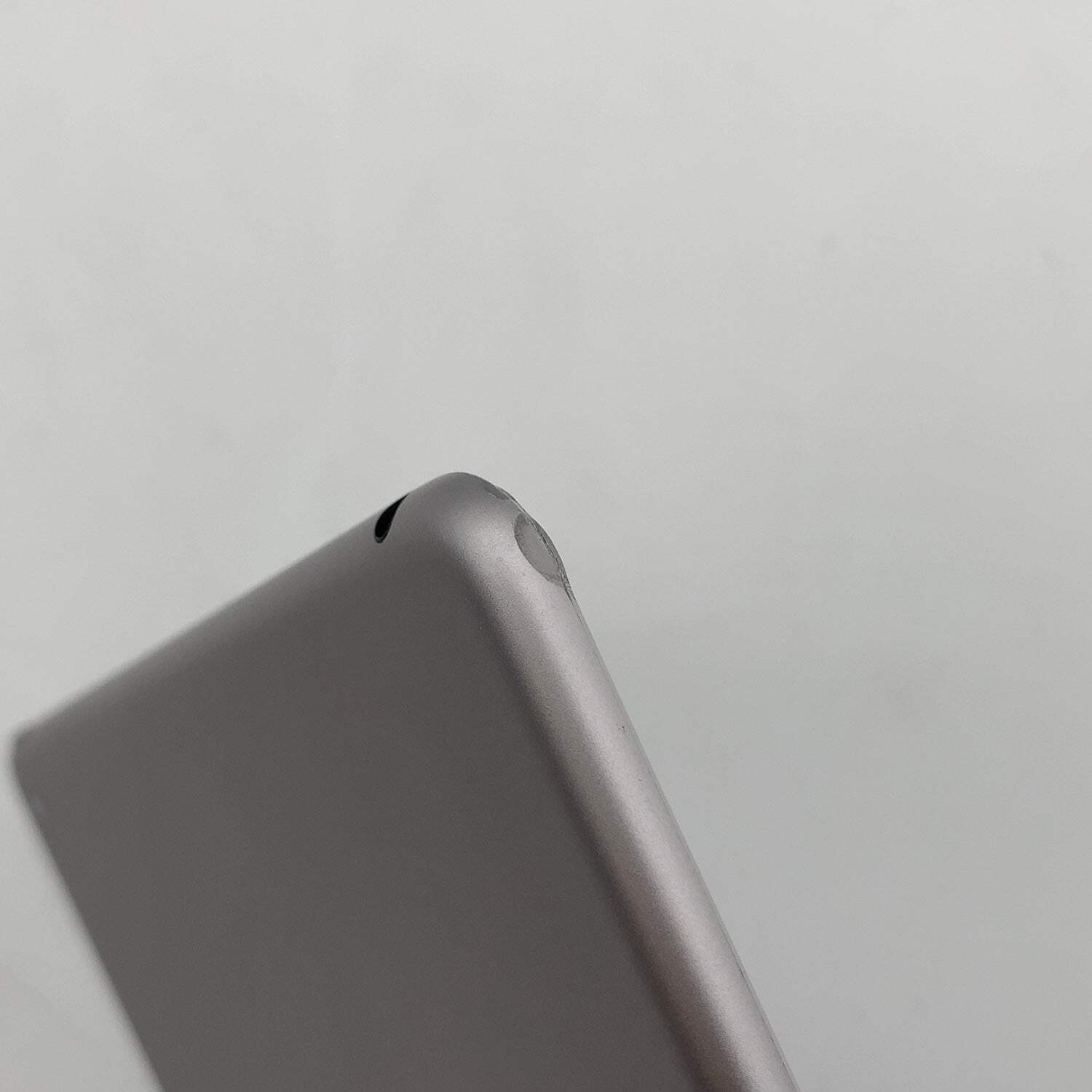 WiFi Only Apple iPad Air 2nd Gen 64GB 15.8.7 Silver MGKL2LL/A