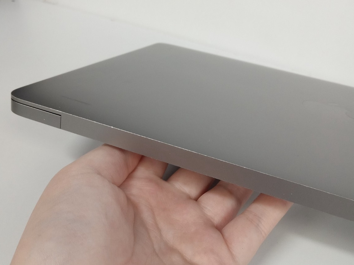 Apple Macbook Air 13″ Space Gray 2018 (256GB SSD, i5 8th Gen, 8GB RAM) – FF!