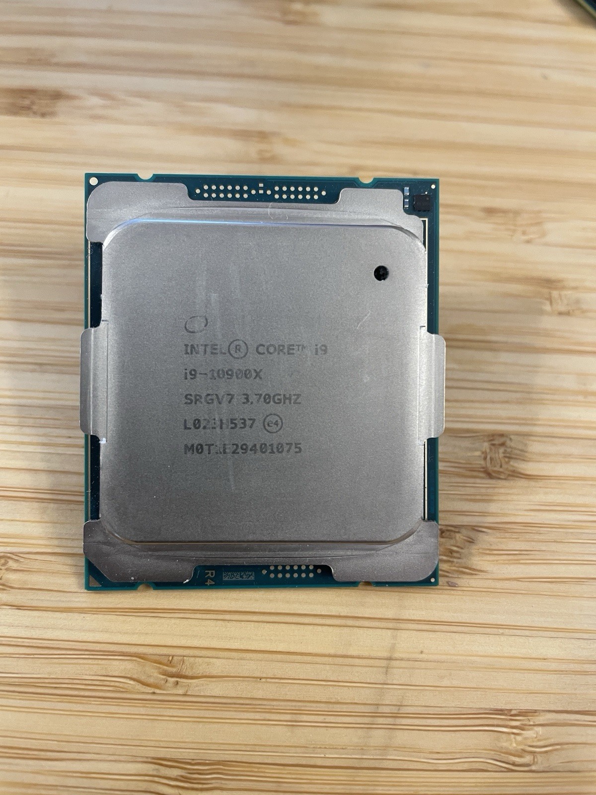 Intel SRGV7 Core i9-10900X 3.70Ghz 10-Core CPU LGA2066