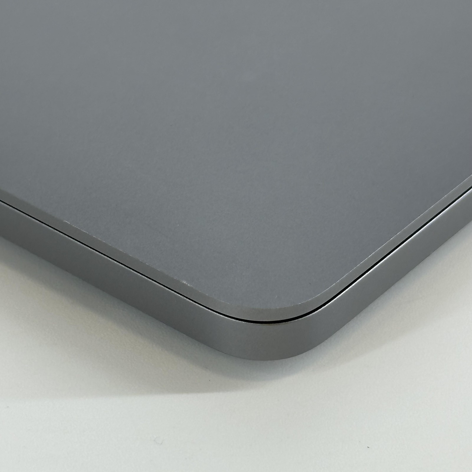 MacBook Pro 16 Touch Bar Space Gray 2019 2.4 GHz i9 32GB 1TB Radeon Pro 5500M