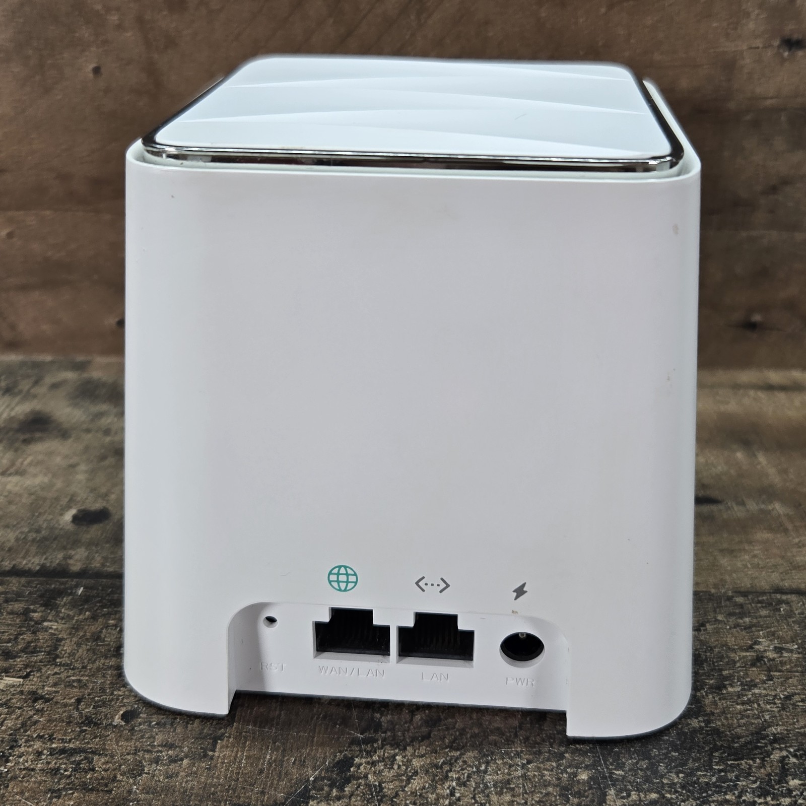 5 lot Meshforce Whole Home Mesh Wifi System 1 x M3 and 4 x M3 Dots – White