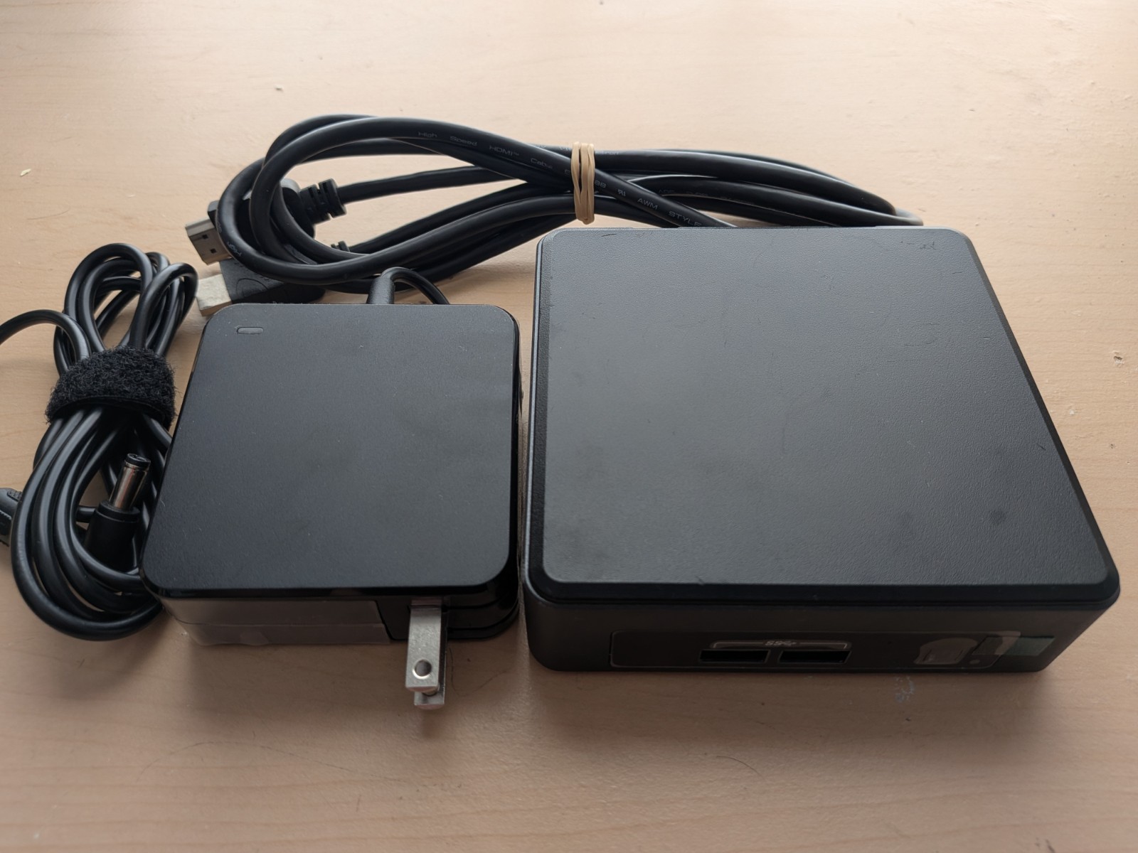 Intel NUC7i5DNK Mini PC 8GB RAM | 256GB | Intel i5-7300U | UHD w/ Windows 11!