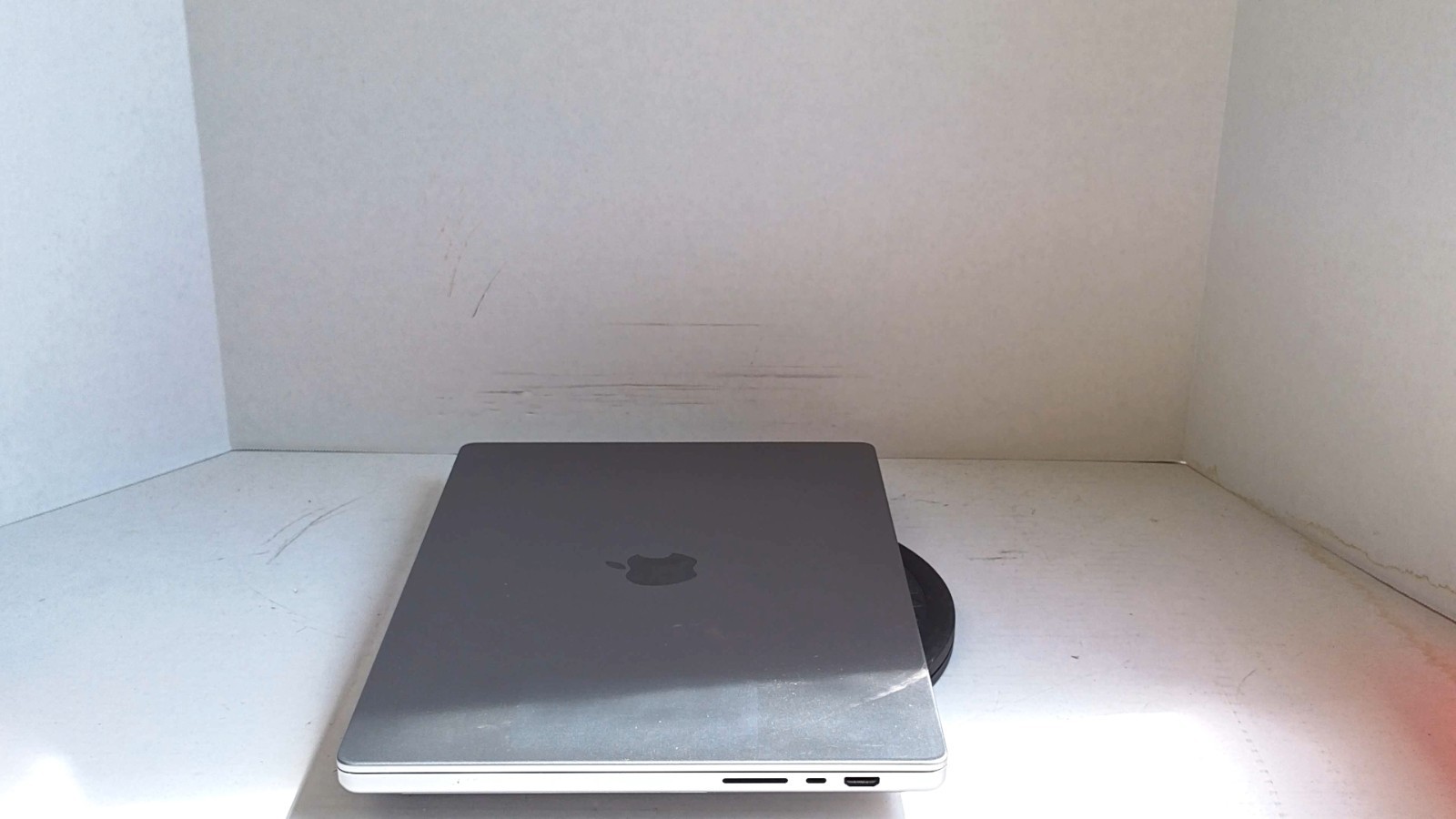 Apple MacBook Pro A2485 M1 Pro 16GB MEM 512GB SSD