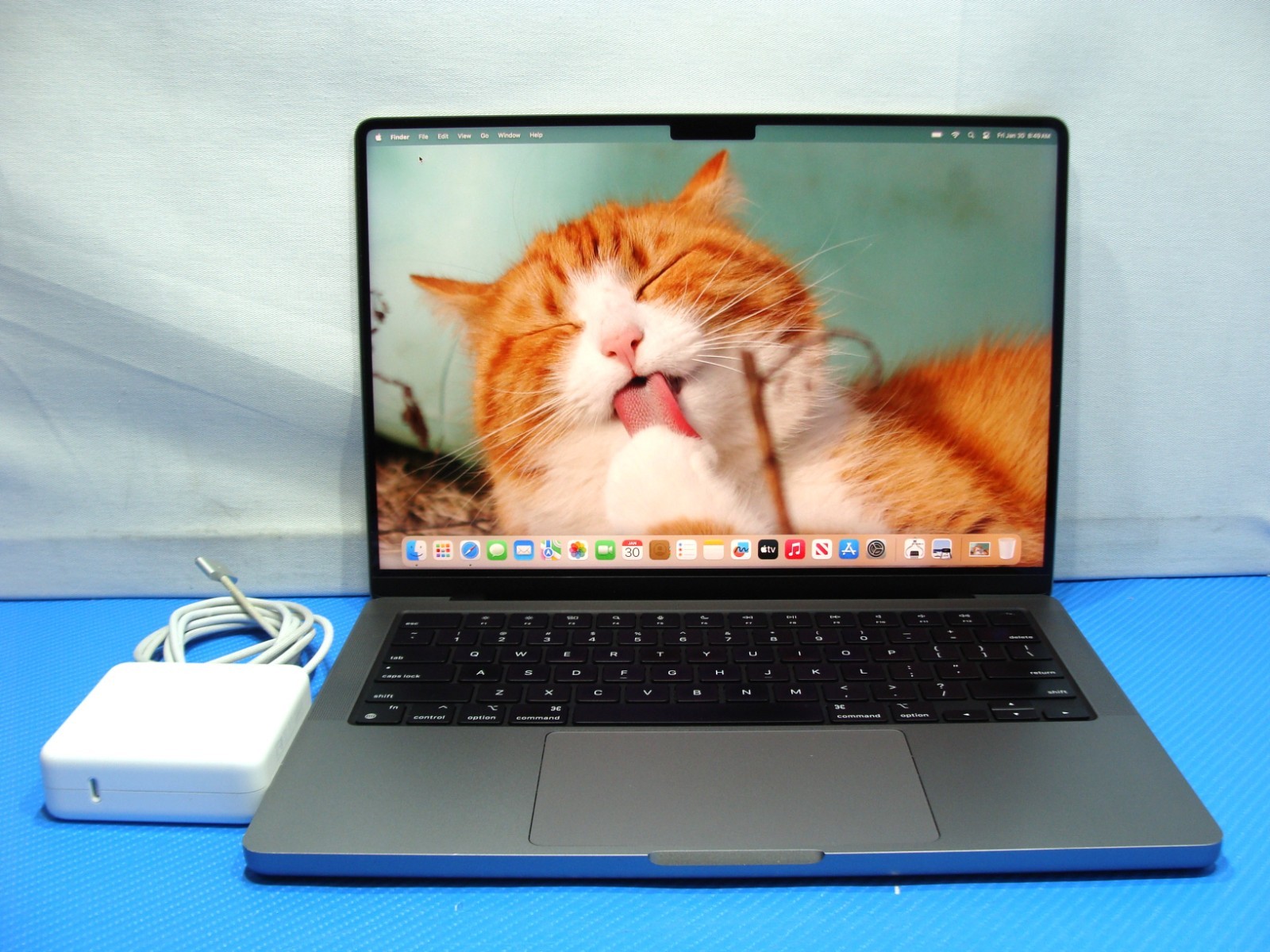 Apple Macbook Pro 14″ (2023) A2918 M3 4.05GHz 8CPU/10GPU 16GB 512GB SSD +Charger
