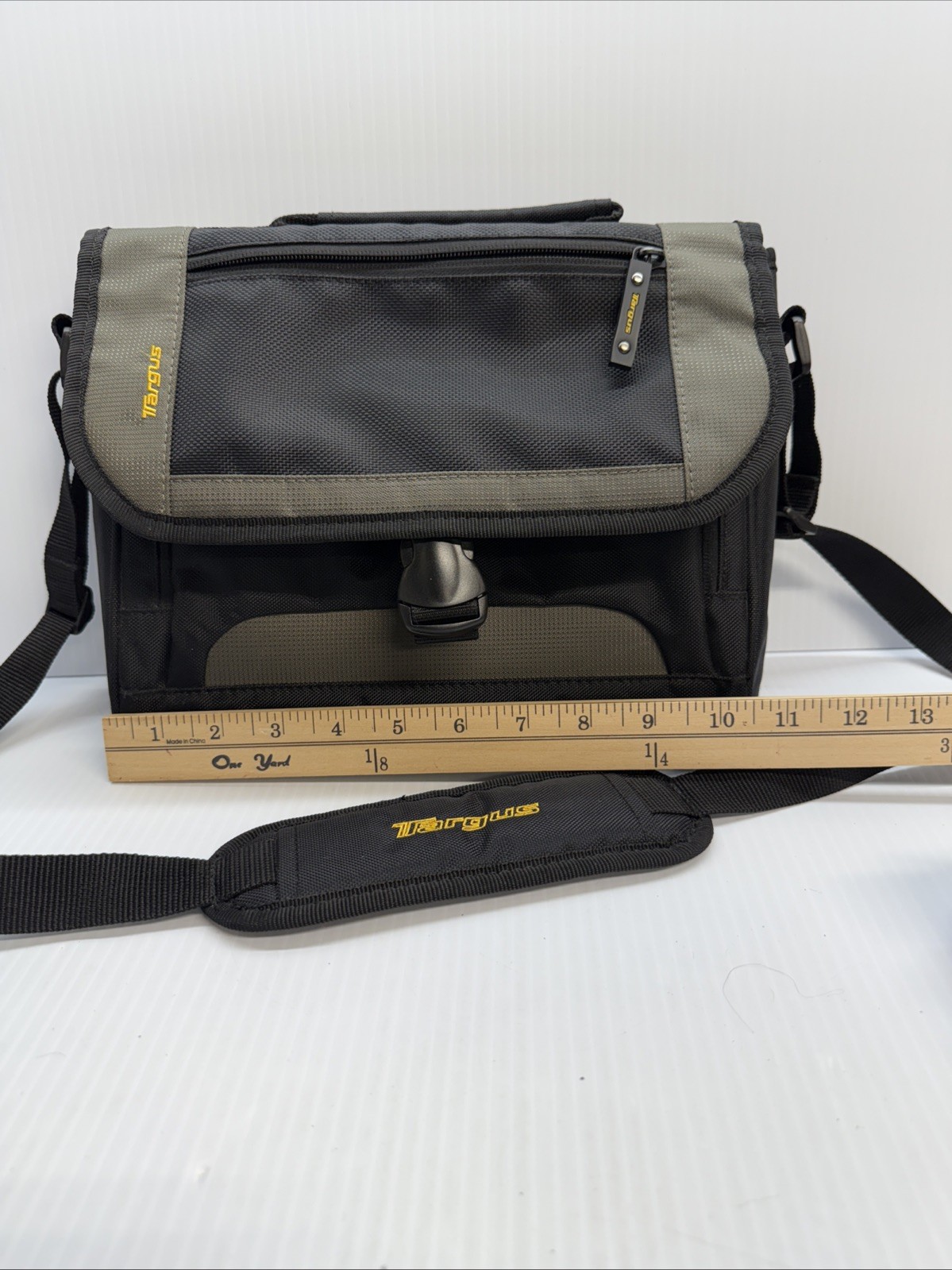 TARGUS Messenger Bag City Gear Mini for Most Tablets – Black/Gray W Pouch Multi