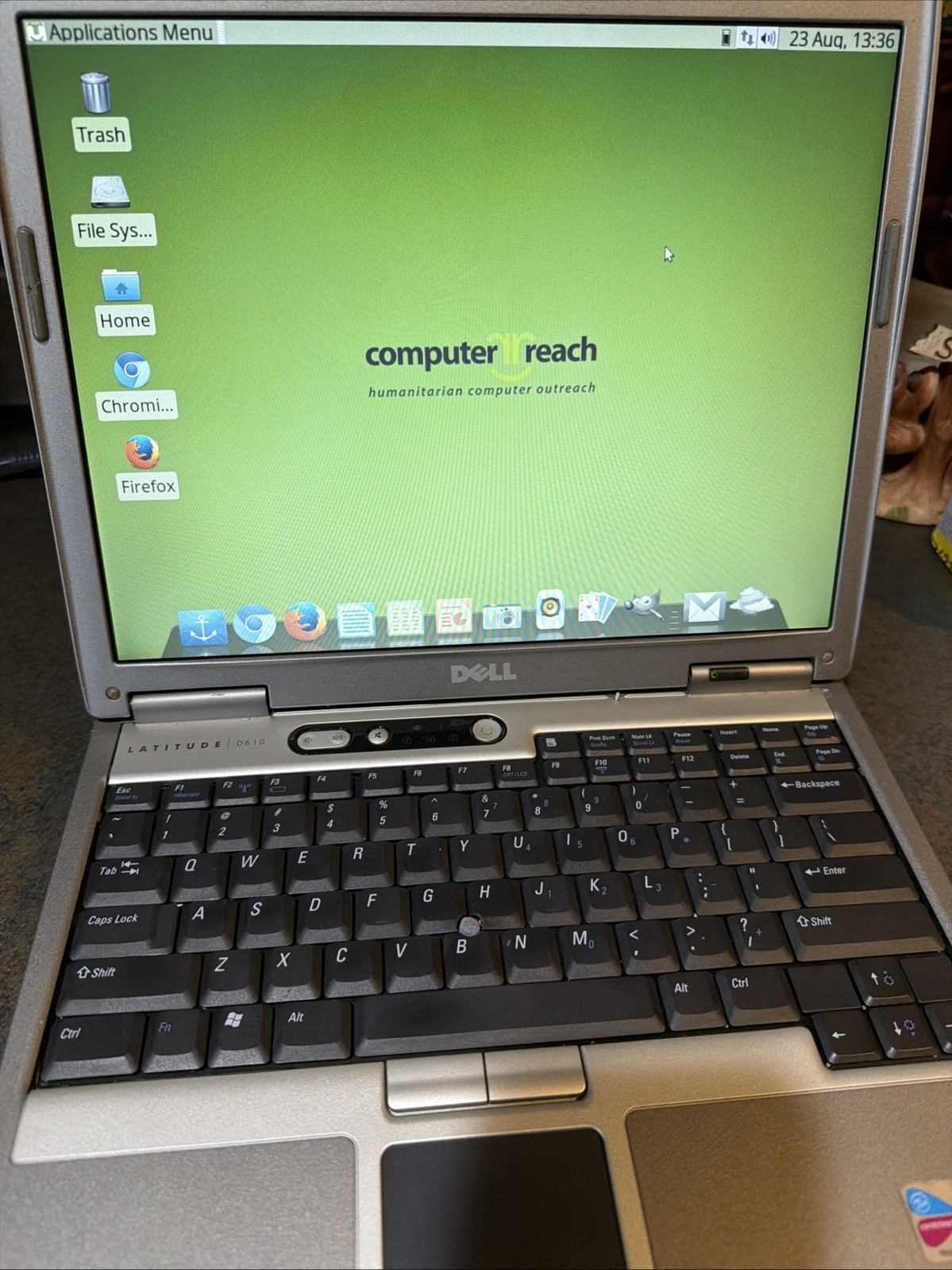 Dell Latitude D610 14” Laptop Intel Pentium M Processor Charger Working Computer