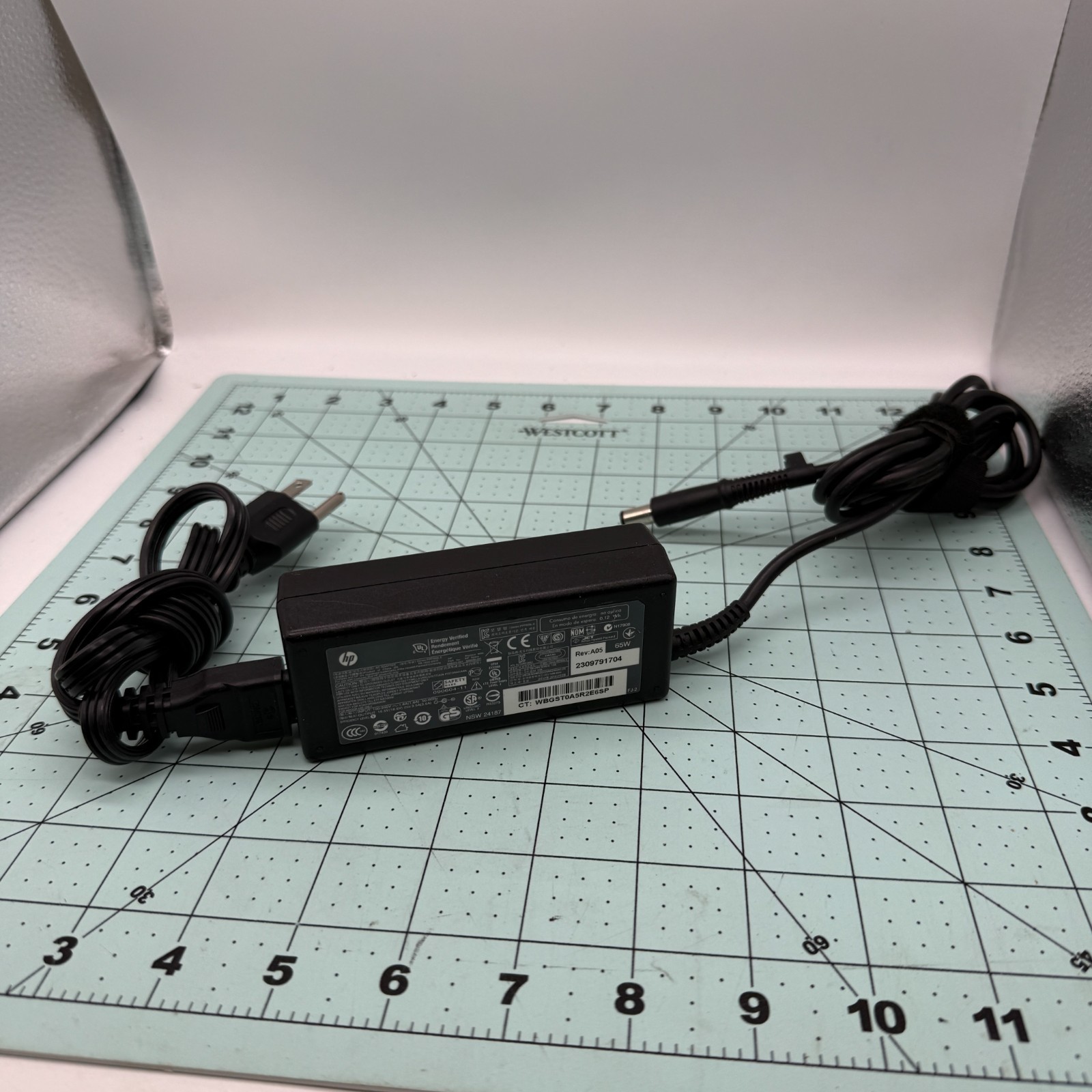 Genuine HP PPP009L-E 18.5V 3.5A AC Adapter Charger Tested