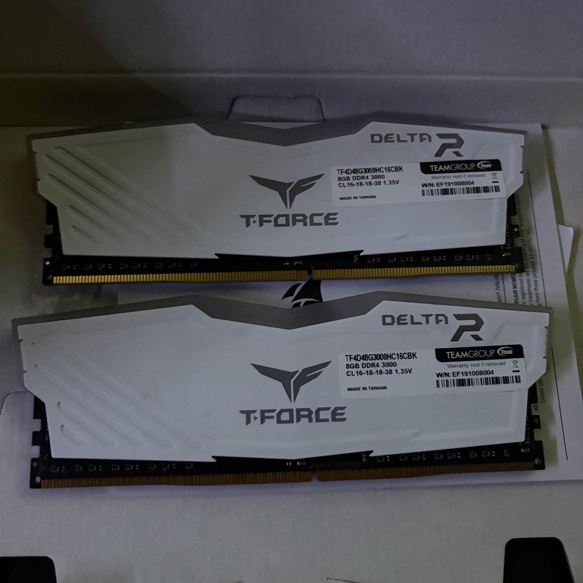 TEAMGROUP T-FORCE Delta R 16GB (2x8GB) DDR4-3000 DIMM 288-Pin TF4D48G3000HC16CBK