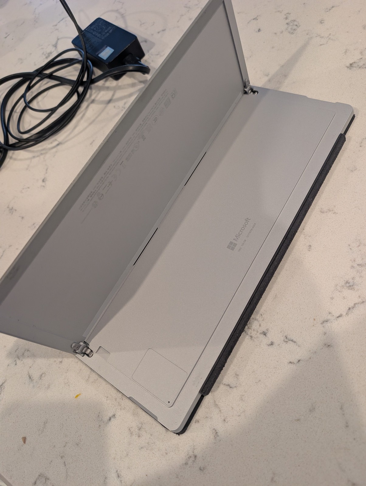 Microsoft Surface Pro 12.3″ (128GB SSD, Intel Core i5 11th Gen., 2.40 GHz, 8GB)