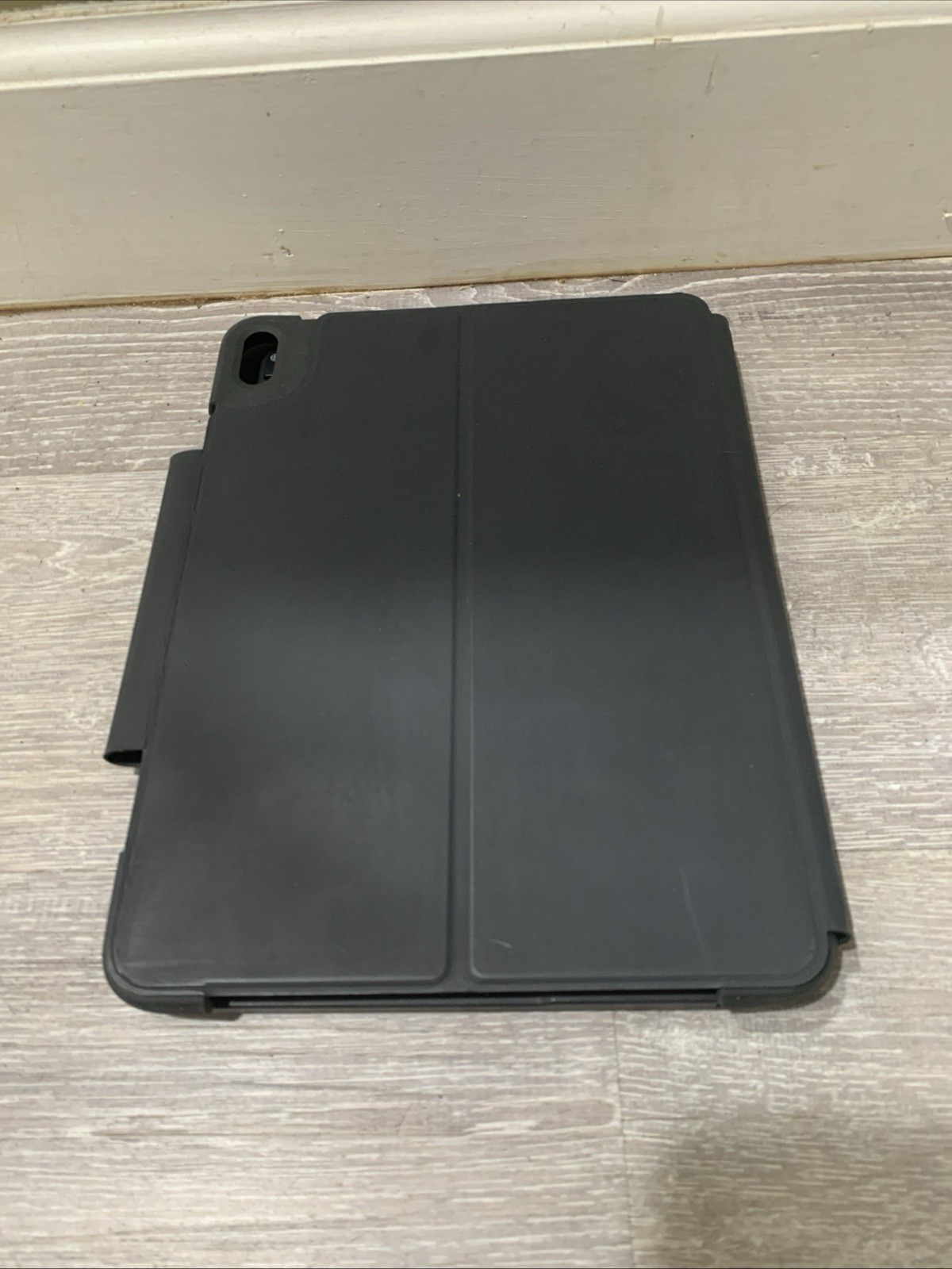 Logitech Slim Folio Pro Backlit Keyboard Case For Apple iPad Pro 11 (920-009121)
