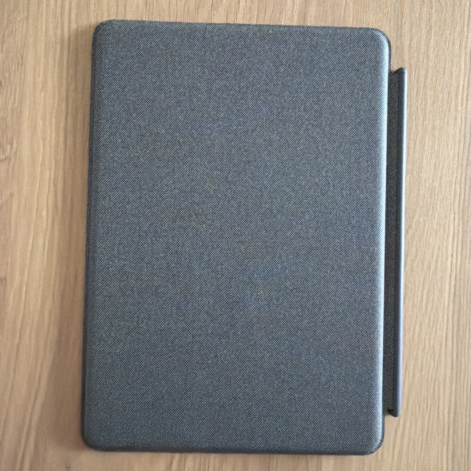Logitech 920-009608 Woven Fabric Folio for 10.2″ iPad Graphite (No Box)