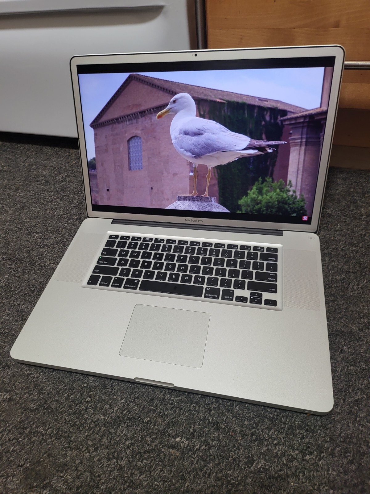 UPGRADED APPLE MacBook Pro 17” QUAD-Core i7 3.4GHz 16GB RAM 1TB SSD Warranty