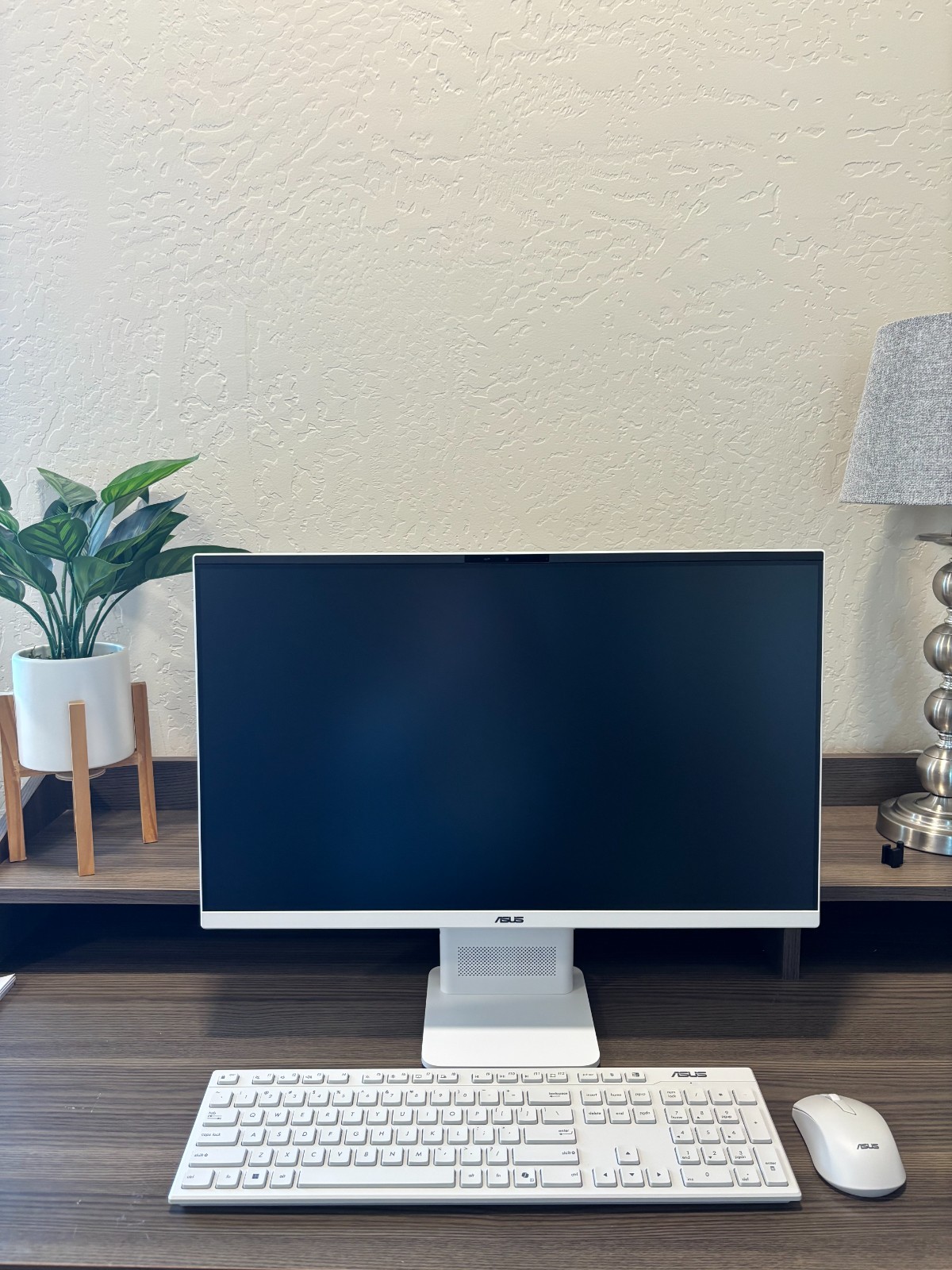 ASUS VM441 24″ FHD Touchscreen All-in-One – Snapdragon X – 16GB- 2026 Open Box!