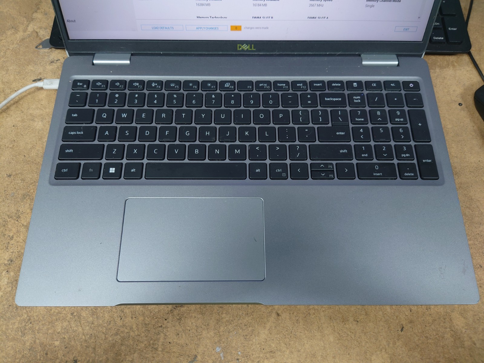 Dell Latitude 5520 15.6″ FHD i7-1185G7 16GB RAM 512GB SSD No OS