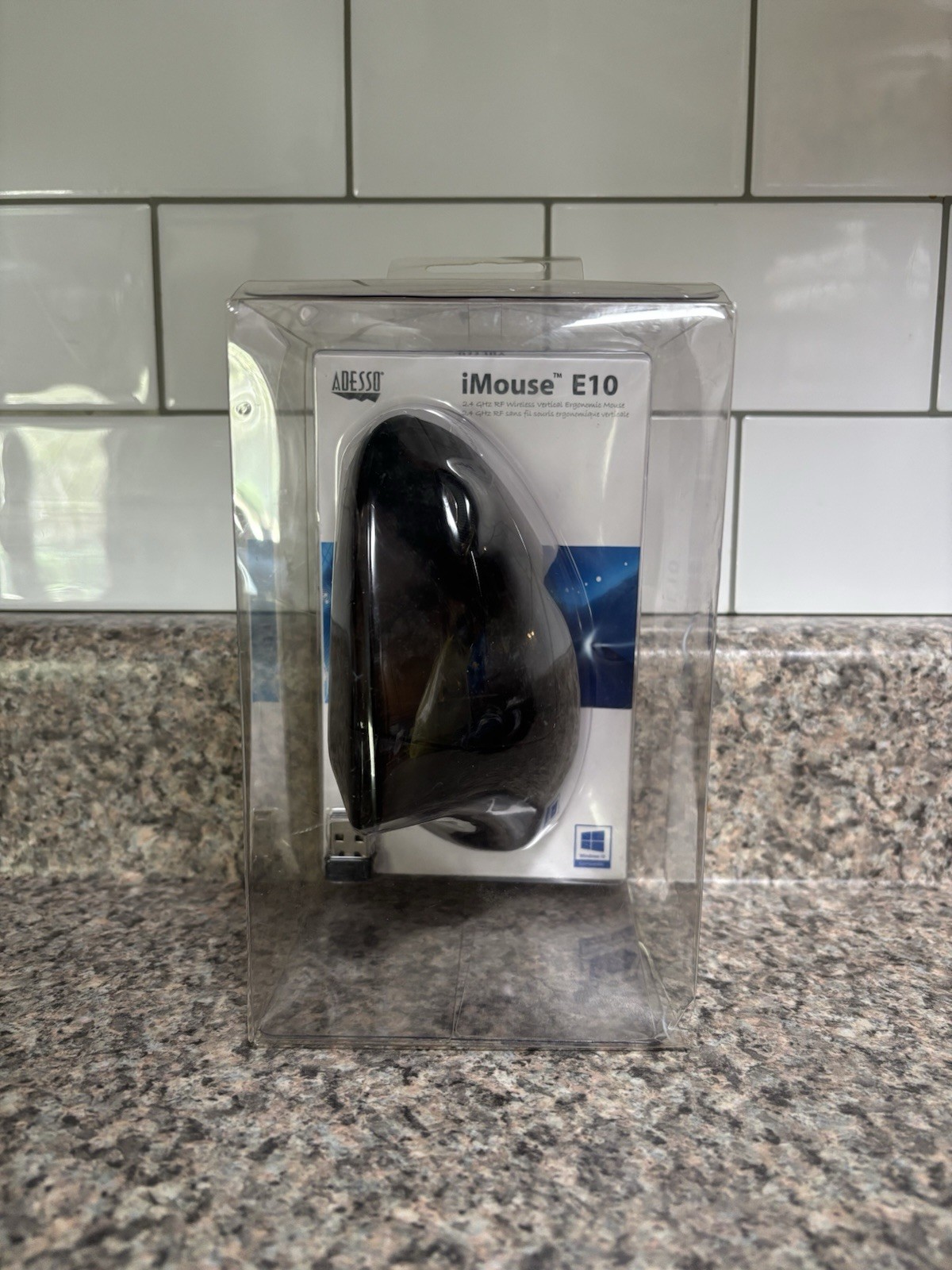 Adesso iMouse E10 2.4ghz RF Wireless Vertical Ergonomic Mouse