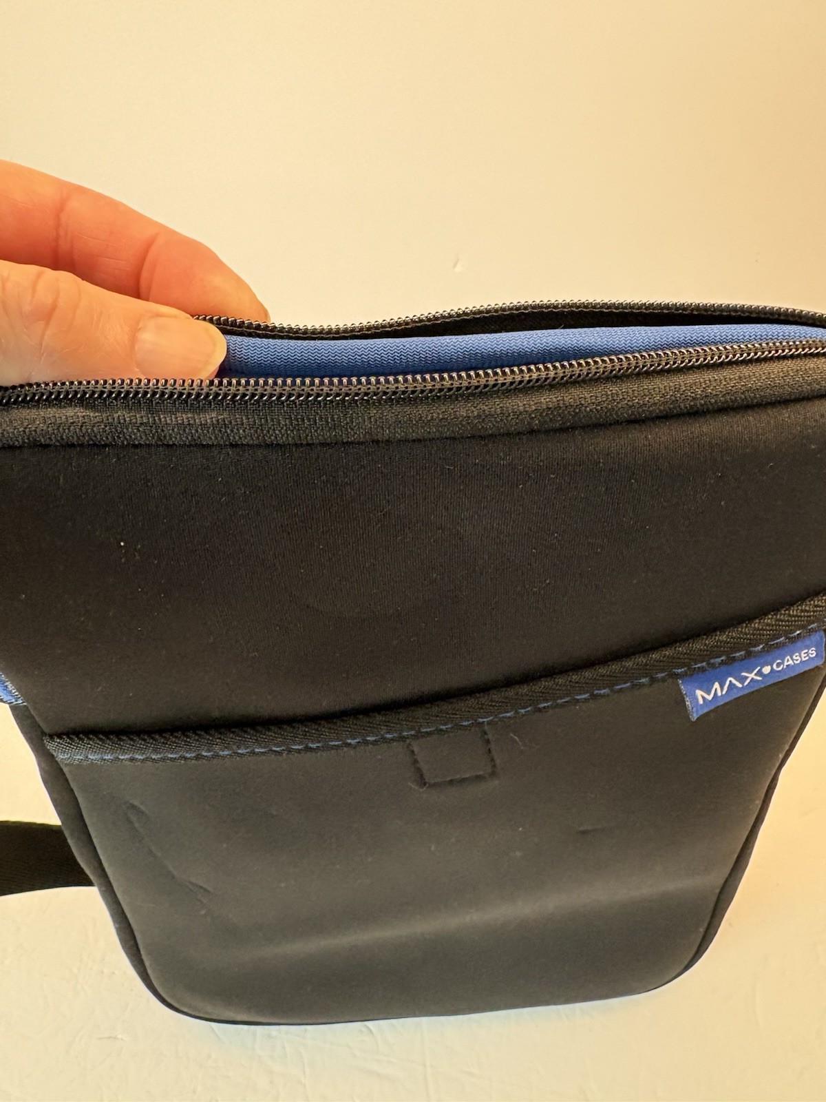 MaxCases Slim Sleeves W/ Pocket for 11″ Devices, Black, No Shoulder Strap