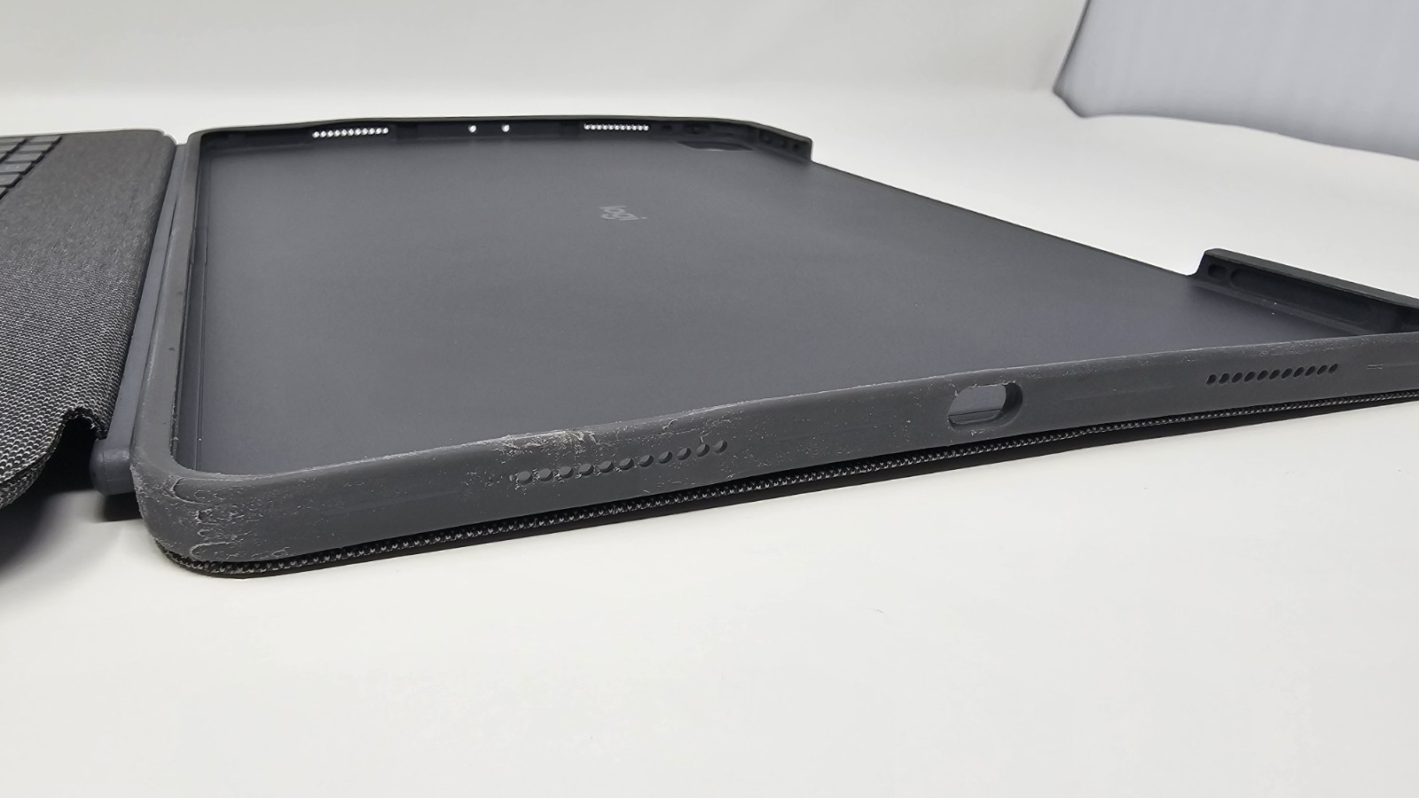 Logitech Combo Touch Keyboard Case for 12.9″ Apple iPad Pro 5th/6th Gen *BROKEN*