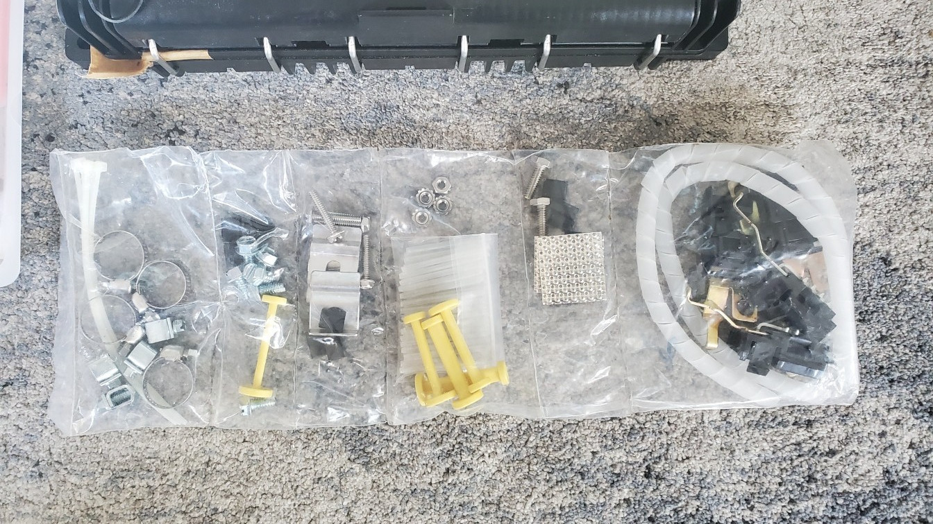 CommScope Fiber Mini-OTE 300 Enclosure 760256493 w/ 1X4 Splitter OCC1P-10400 Kit