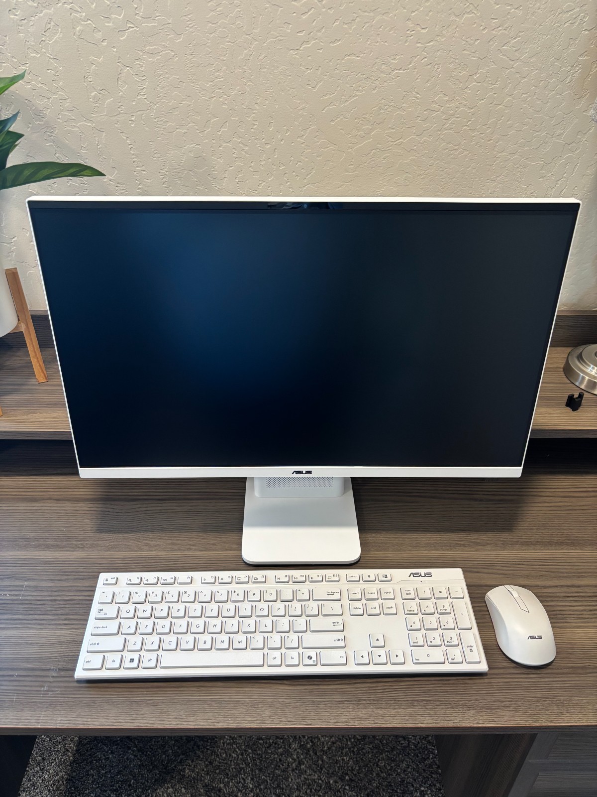 ASUS VM441 24″ FHD Touchscreen All-in-One – Snapdragon X – 16GB- 2026 Open Box!