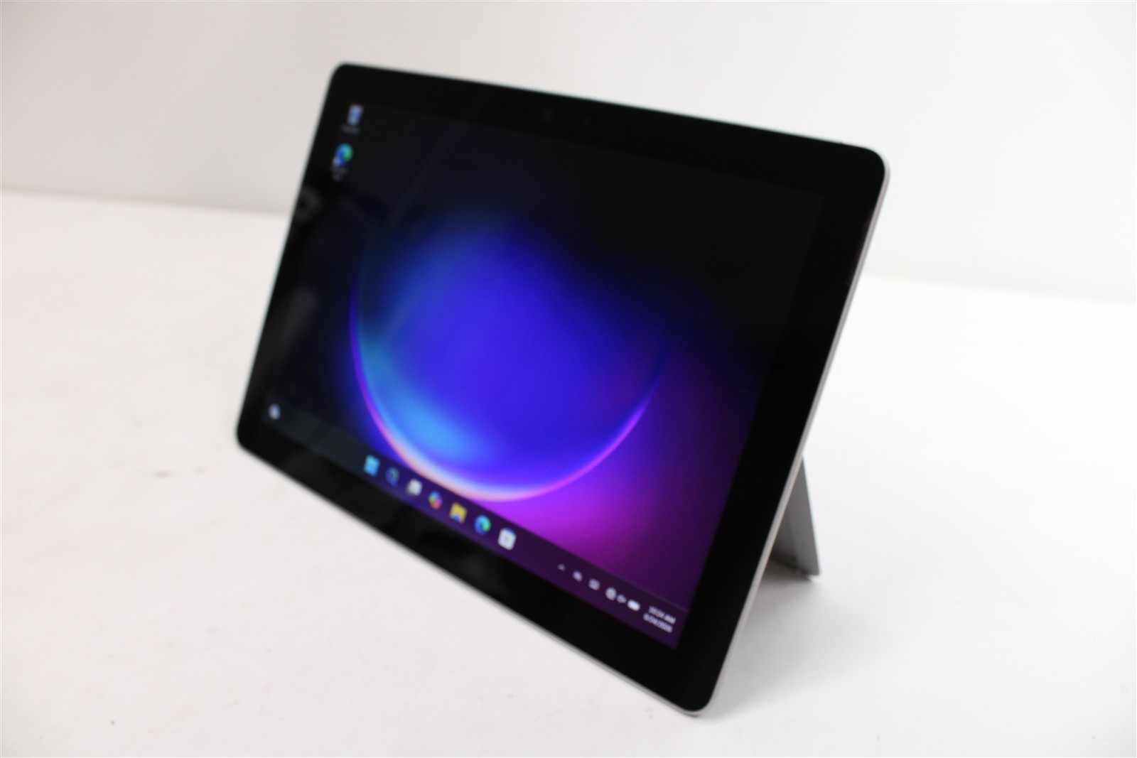 Microsoft Surface Go 2 10.5″ Tablet Core m3-8100Y 4GB RAM 64GB Windows 11 Pro