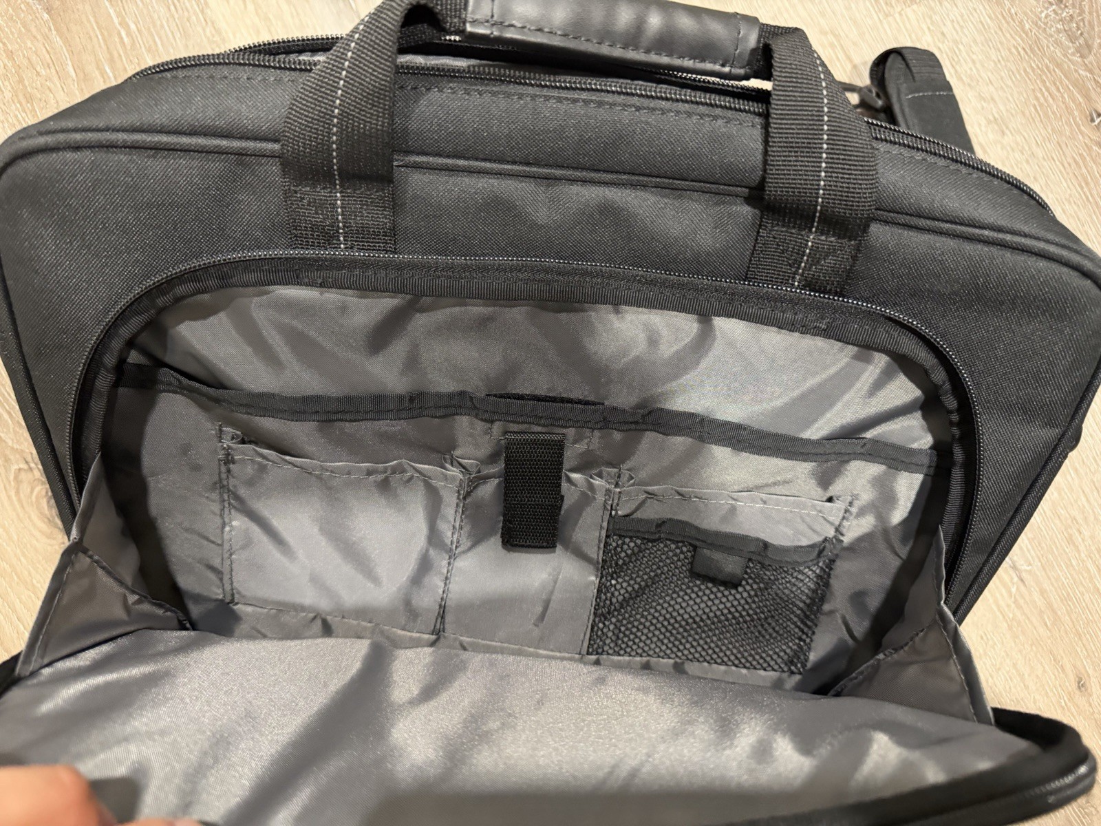Targus Black Padded Nylon Laptop Briefcase Case Bag for 15 in Laptop