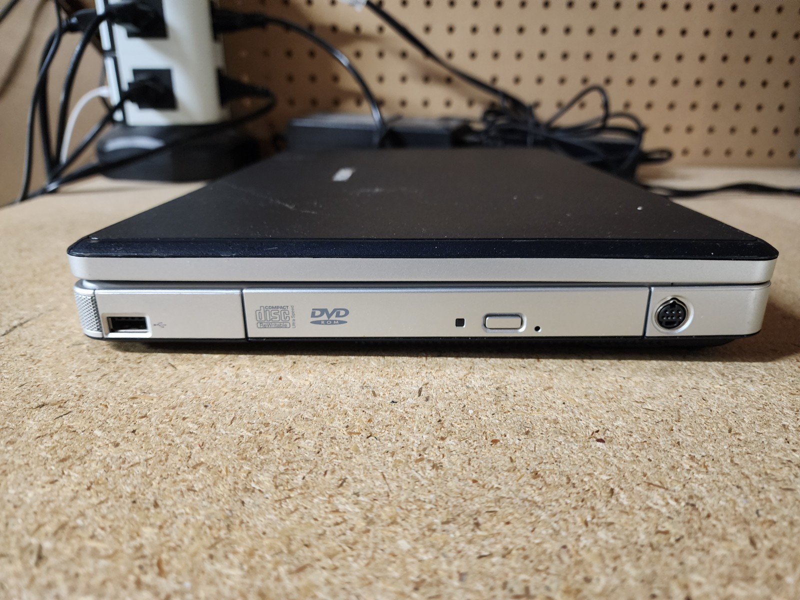 Compaq Presario V2000 AMD Sempron 1.8GHz 512MB RAM No HDD/OS/Caddy Radeon GPU
