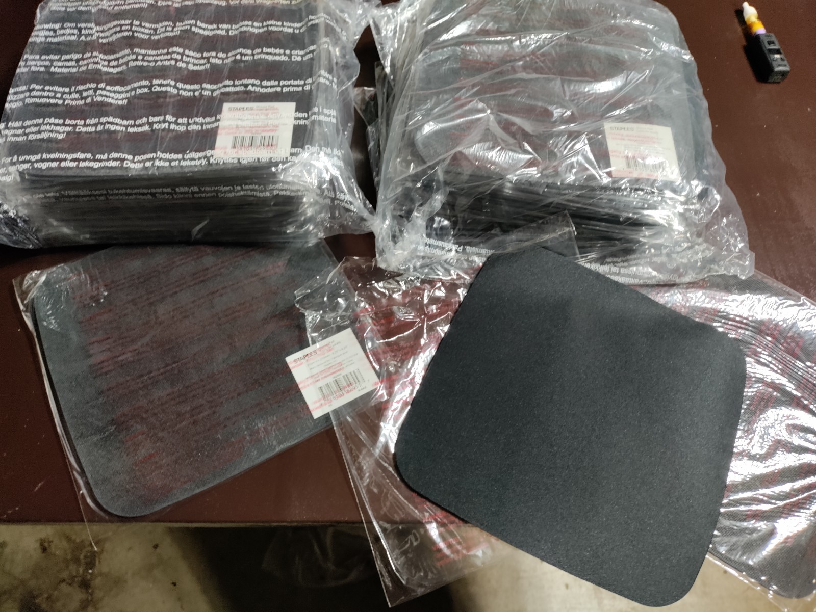 Staples Mouse Pad 8.25″ Grey Black Houndstooth New Non-Slip 382955 – NEW