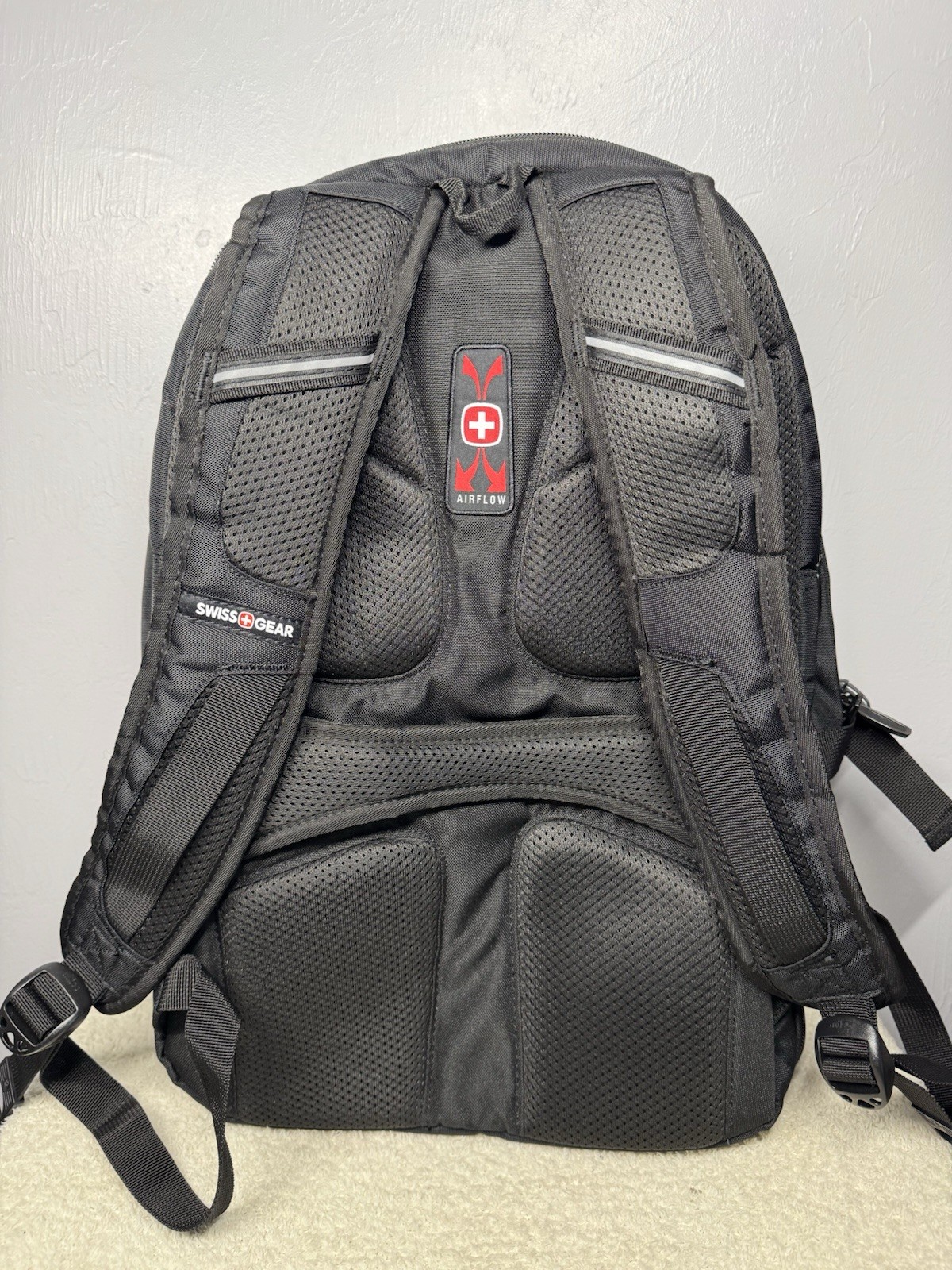 SwissGear Black Solid Backpack for Tablet, Padded Straps, Organizer Compartments
