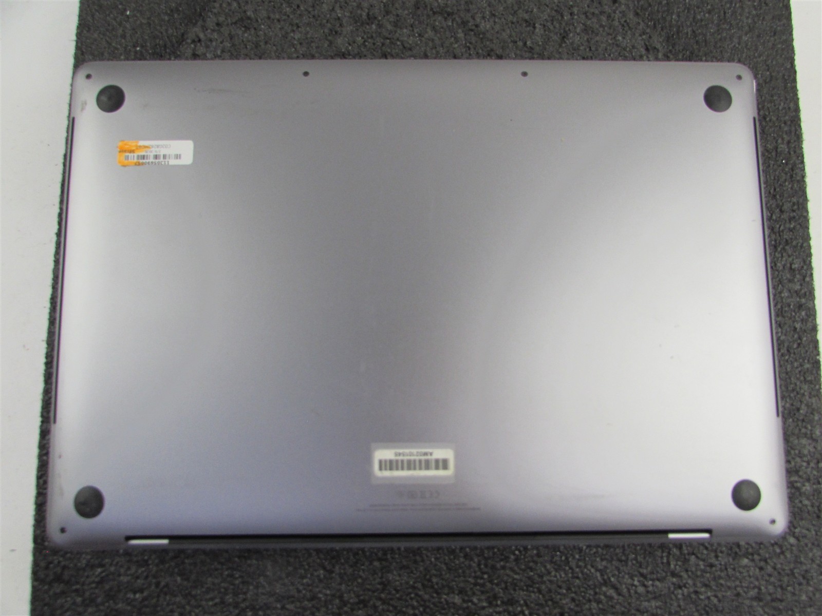 APPLE MACBOOK PRO A2141 3072X1920 I9-9980Hk 1TB SSD 32GB RAM AMD GPU NO O.S