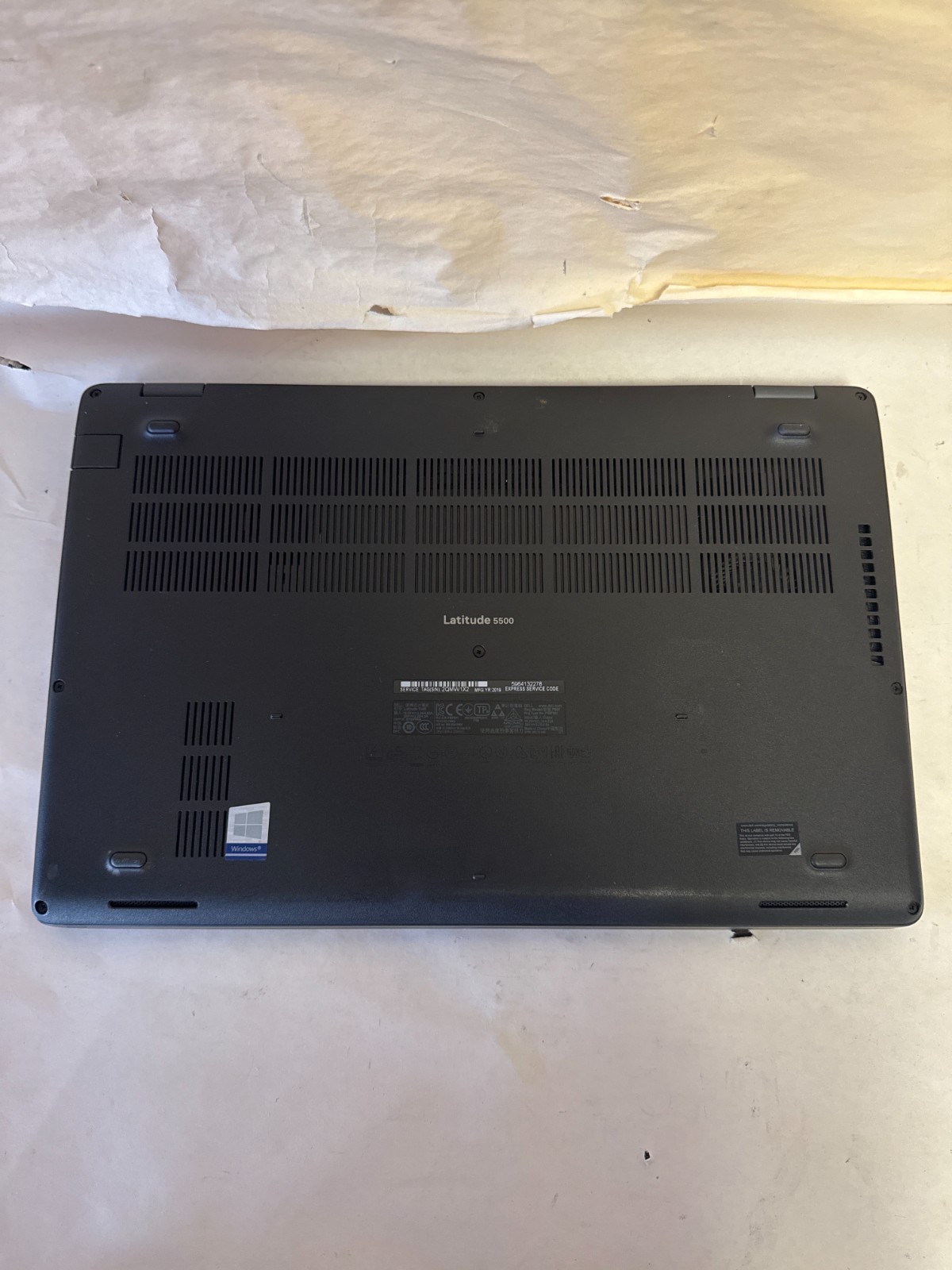 Dell Latitude 5500 Intel i5-8365U 1.60GHz NO RAM/SSD – Case cracked – Bad Batt