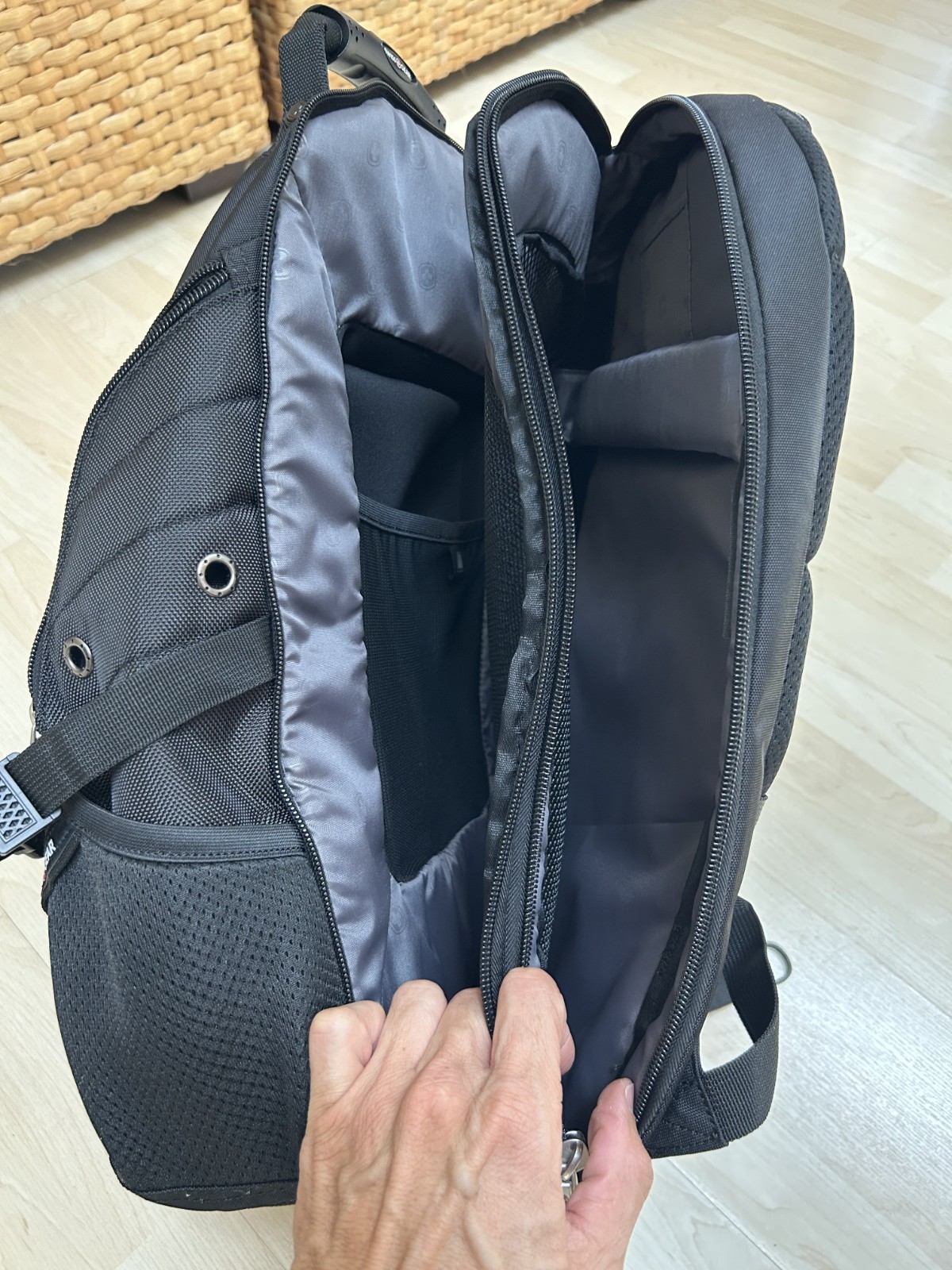 Swissgear 1900 ScanSmart TSA Computer Laptop Backpack 14″X9″X19″ UNUSED no tags