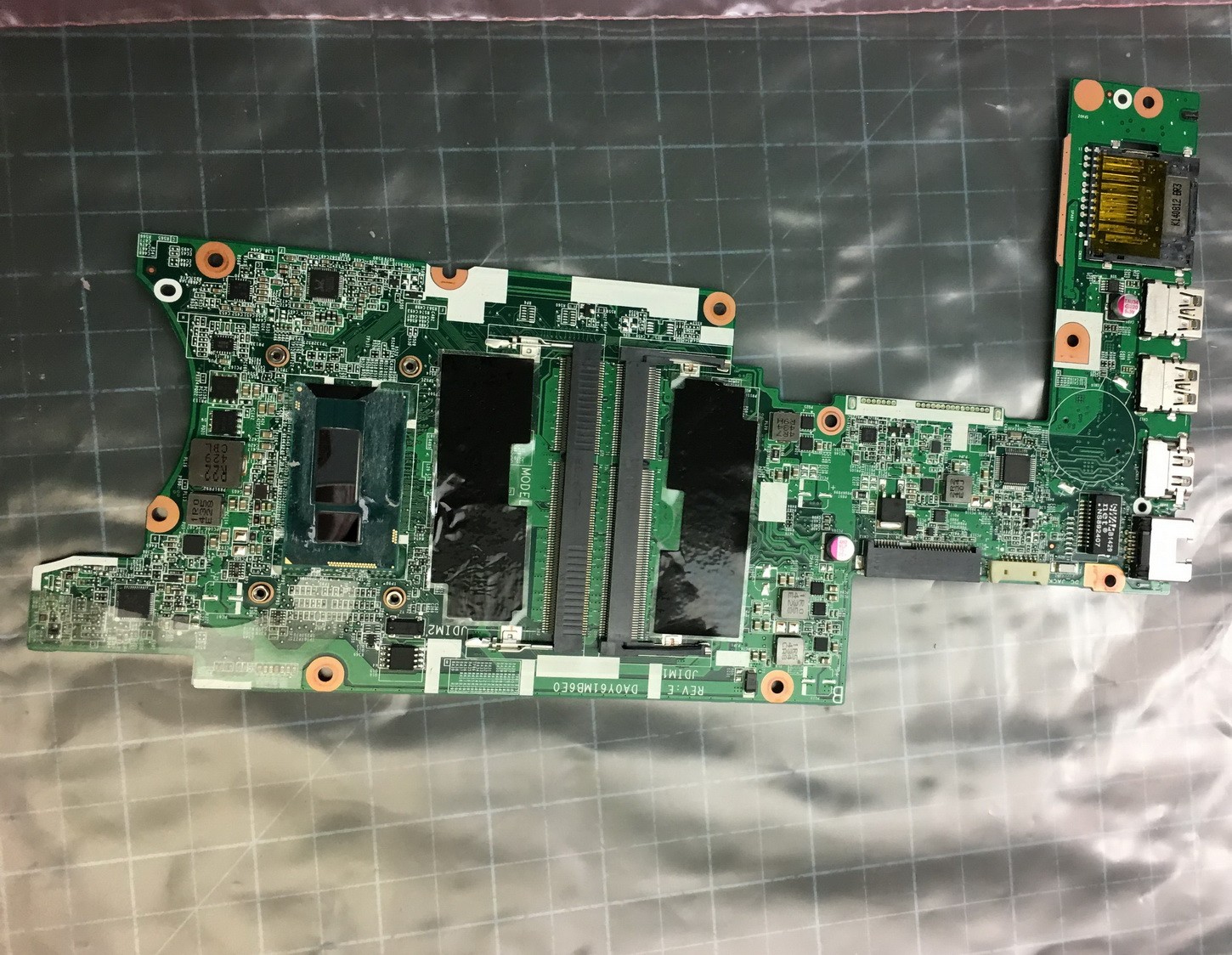 HP ENVY 15-U i5-5200U 2.2GHz Motherboard HD Graphics 5500 809385-501 DA0Y61MB6E0