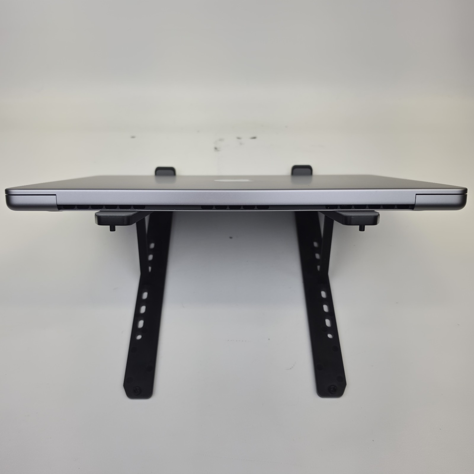 Apple MacBook Pro Mac(18,3) 14″ M1 Pro – 10C/16C 16GB 1TB Tahoe NO AC