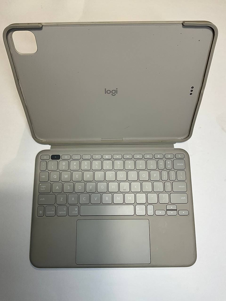 Logitech Combo Touch Keyboard Case for iPad Pro 11-inch (M4) =READ=