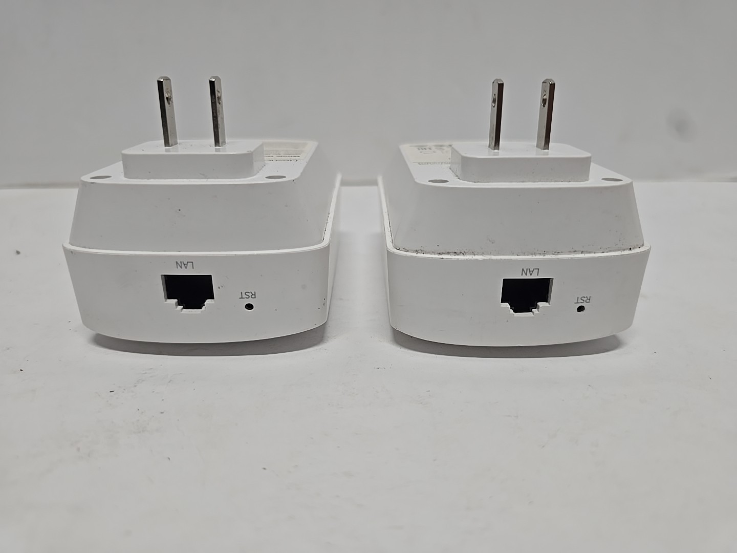 MeshForce M3 Dot Whole Home Mesh WiFi System Wall Plug Extender Lot of 2