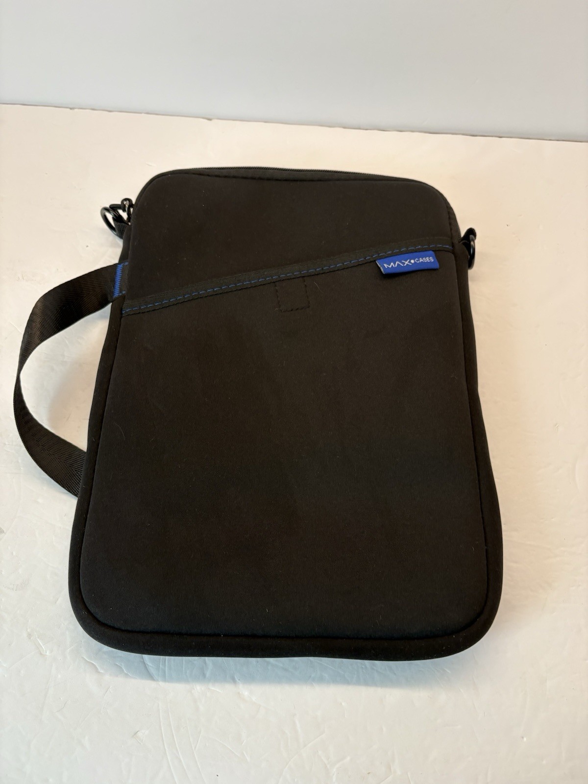 MaxCases Slim Sleeves W/ Pocket for 11″ Devices, Black, No Shoulder Strap