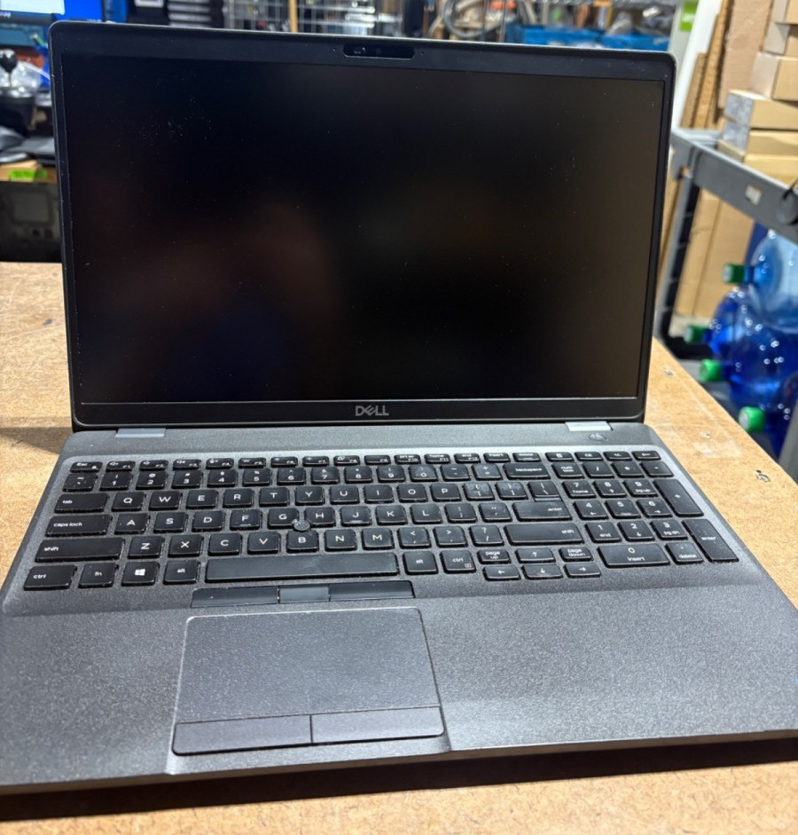 Dell Latitude 5500 15.6″ i5-8365U 16GB RAM 256GB SSD No OS/Charger