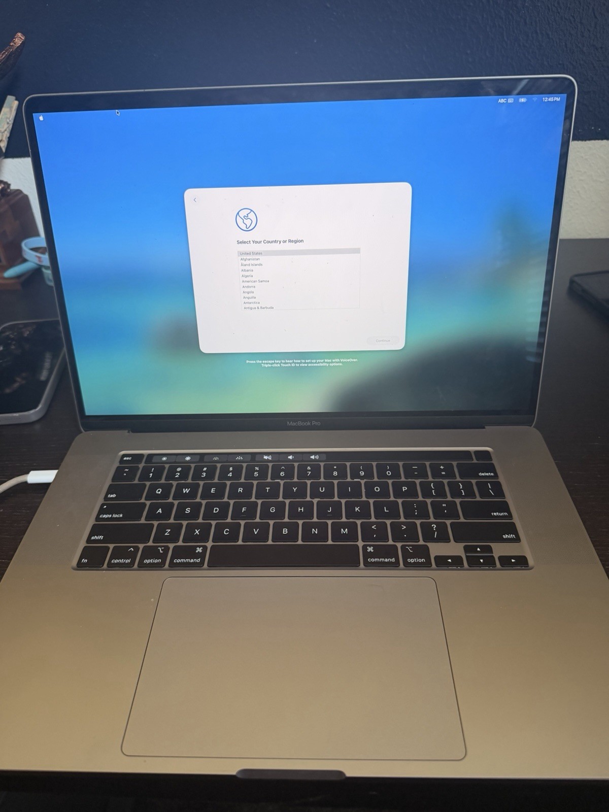 2019 MacBook Pro 16”Intel Core i9 8-Core16GB RAM1TB SSD