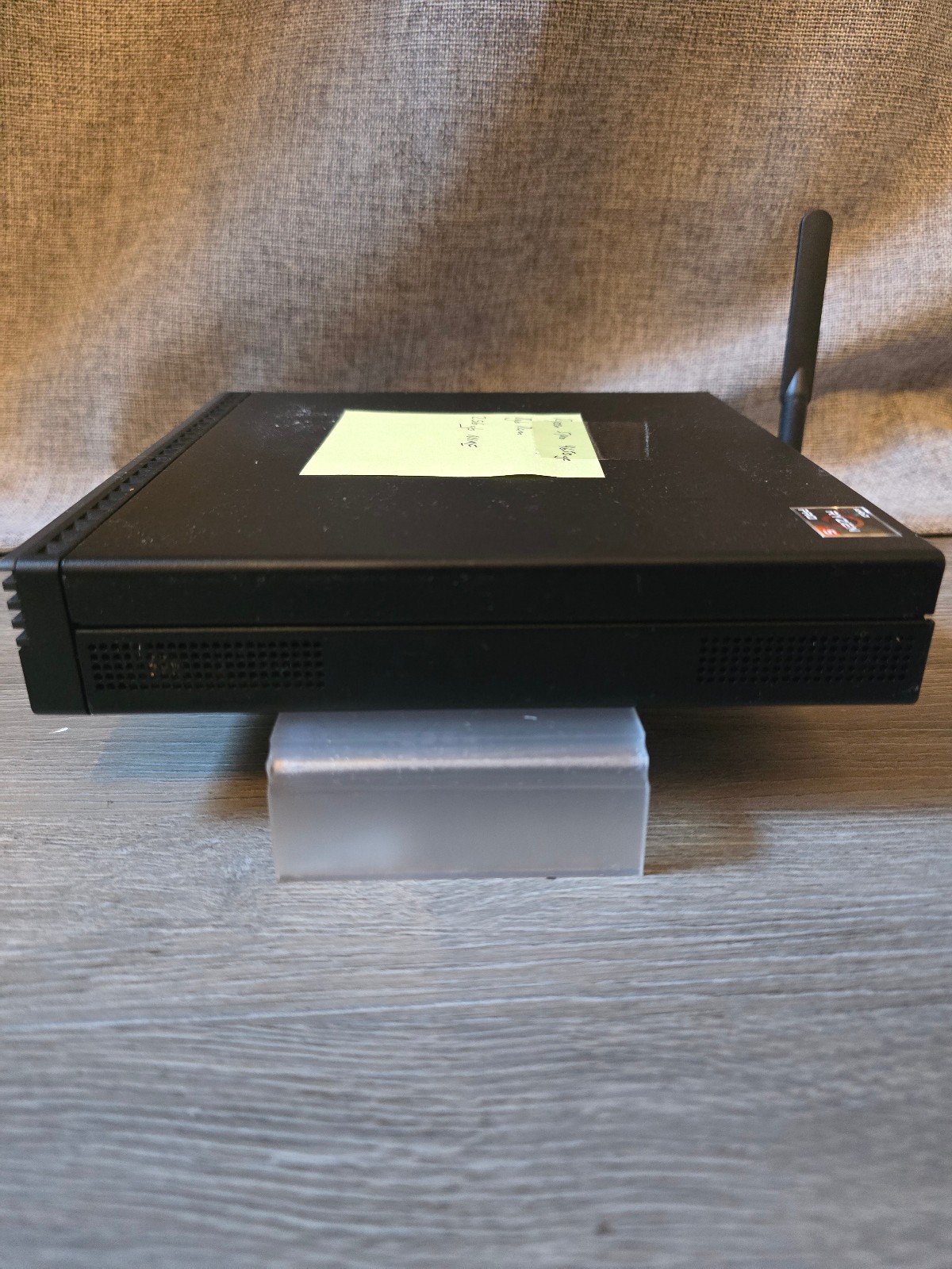 Lenovo M75q Gen 2 (256GB NVME, Ryzen 5 PRO 4650GE, 8gb RAM)