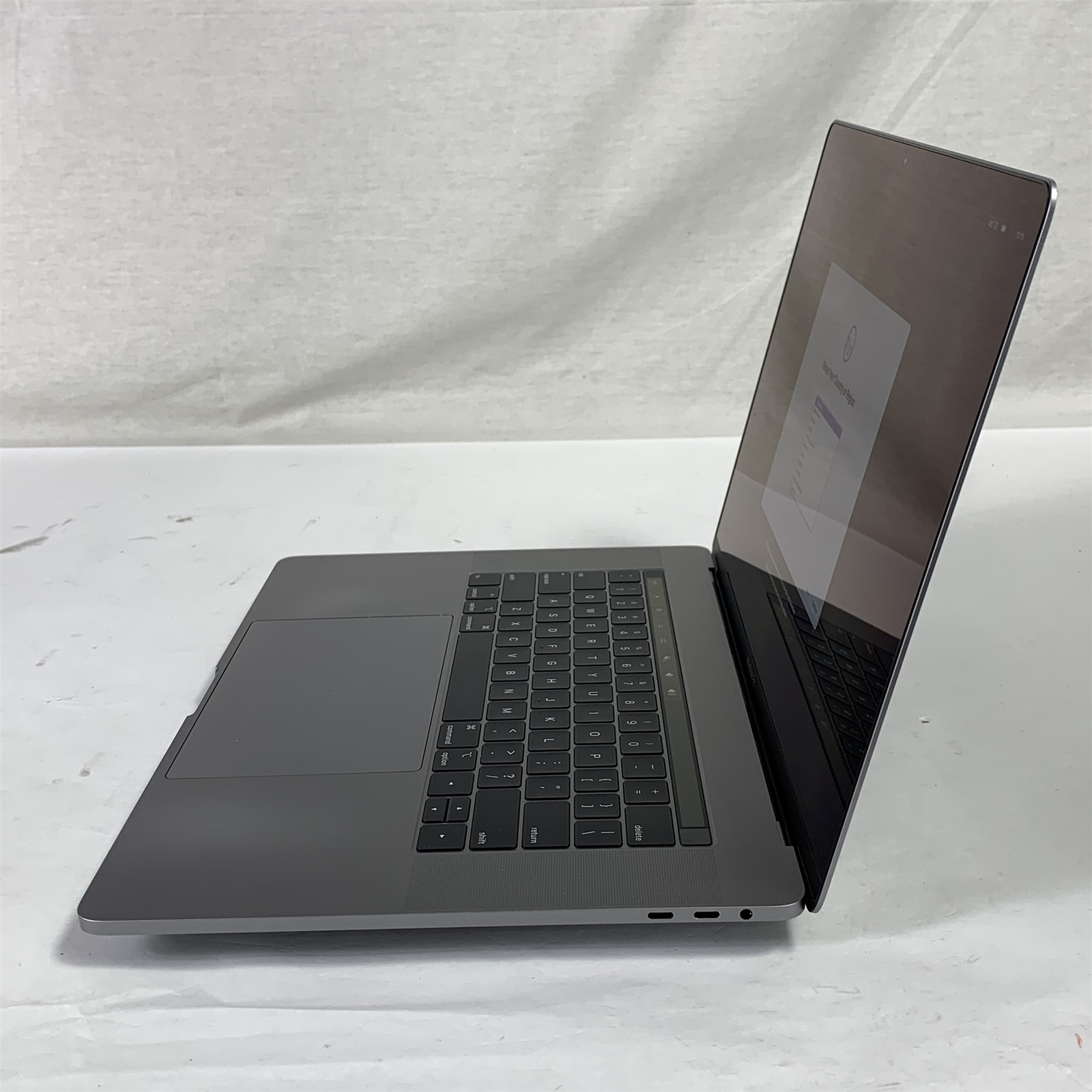 Apple MacBook Pro A1990 15″ 2019 Laptop Oct Core i9-9980HK 2.4GHz 16GB 500GB SSD