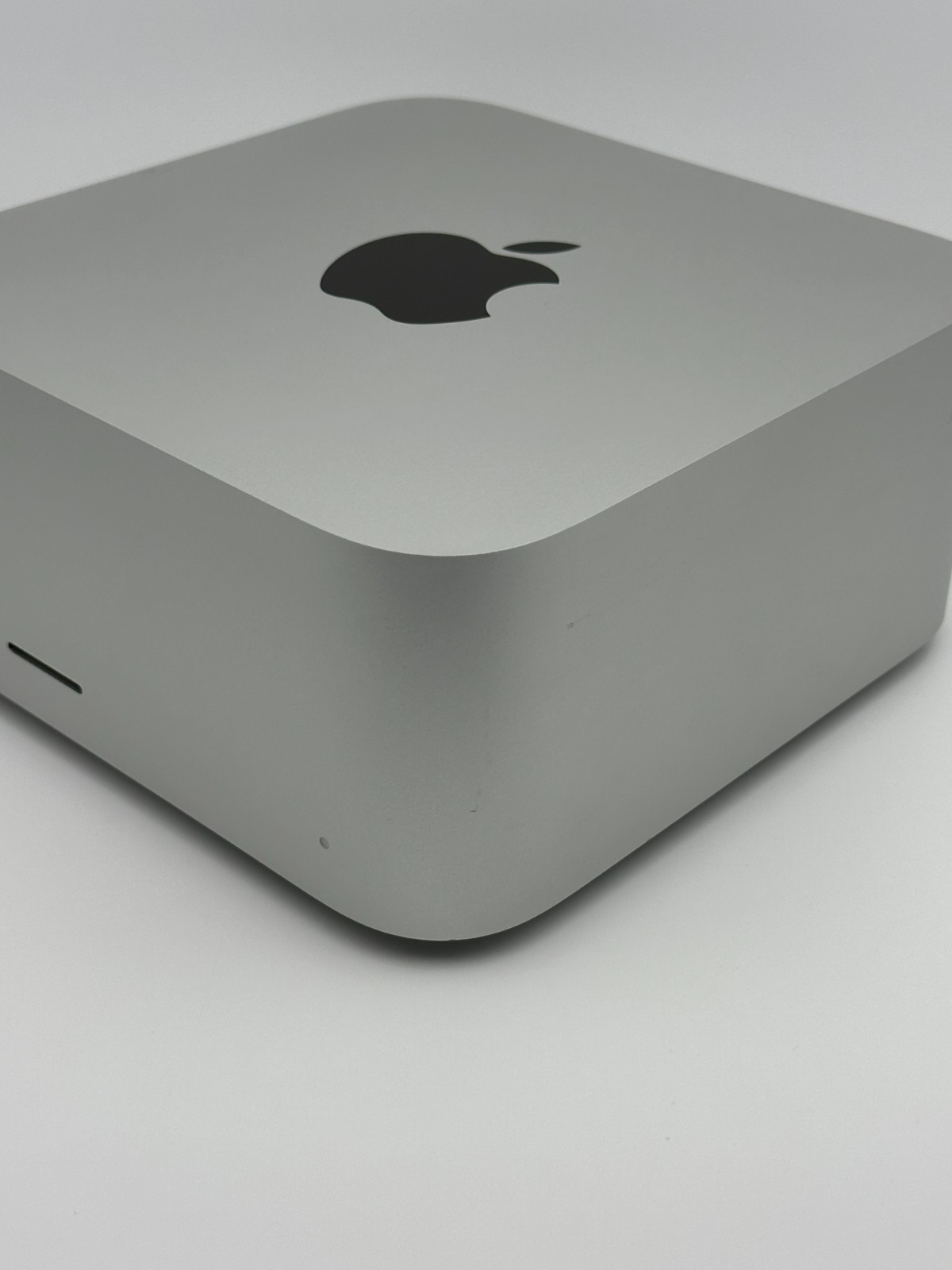 2022 Apple Mac Studio M1 Max Chip 32GB 512GB SSD 24-Core GPU Silver MJMV3LL/A
